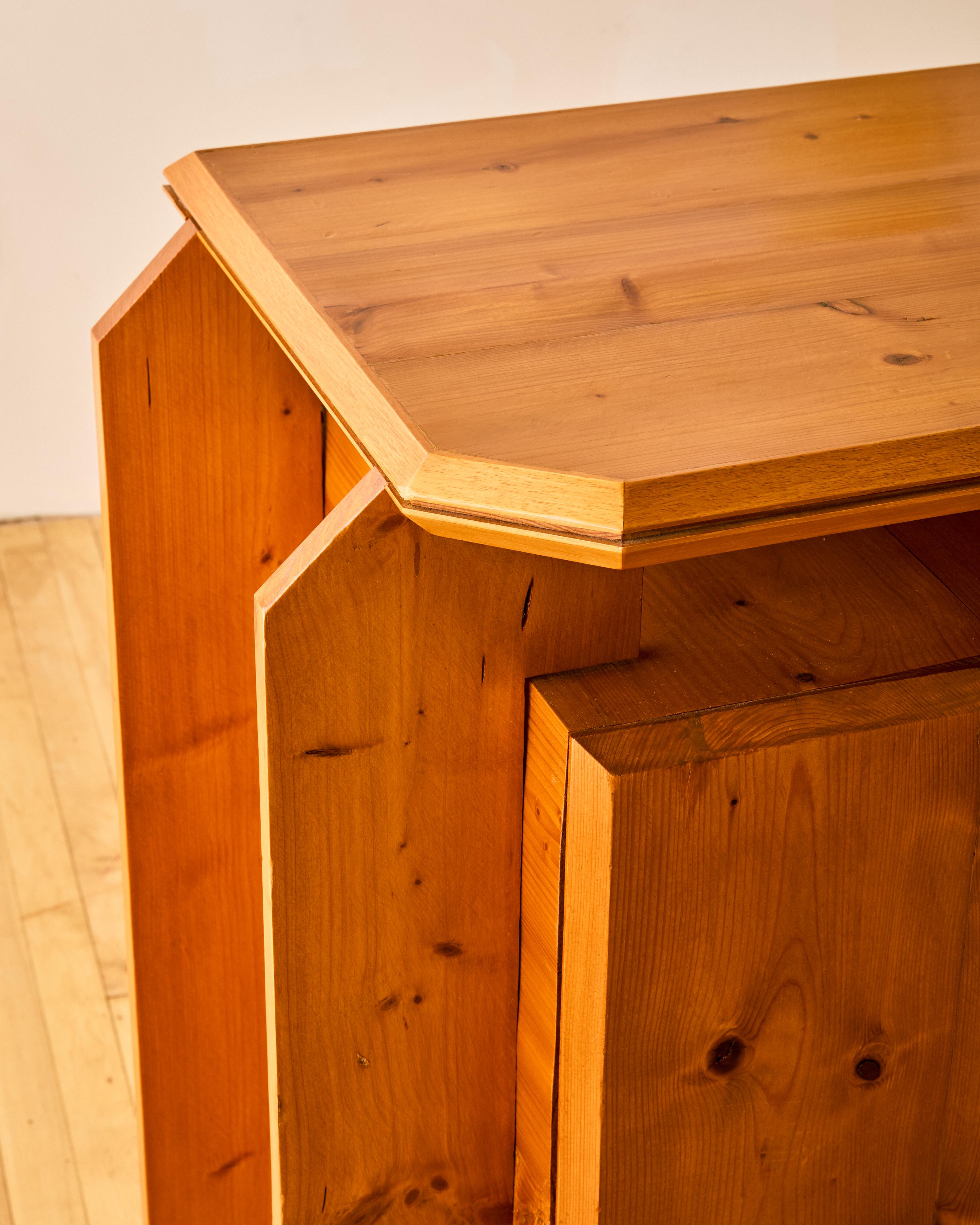 Buffet en pin Alain Marcoz c. 1970 en vente 5