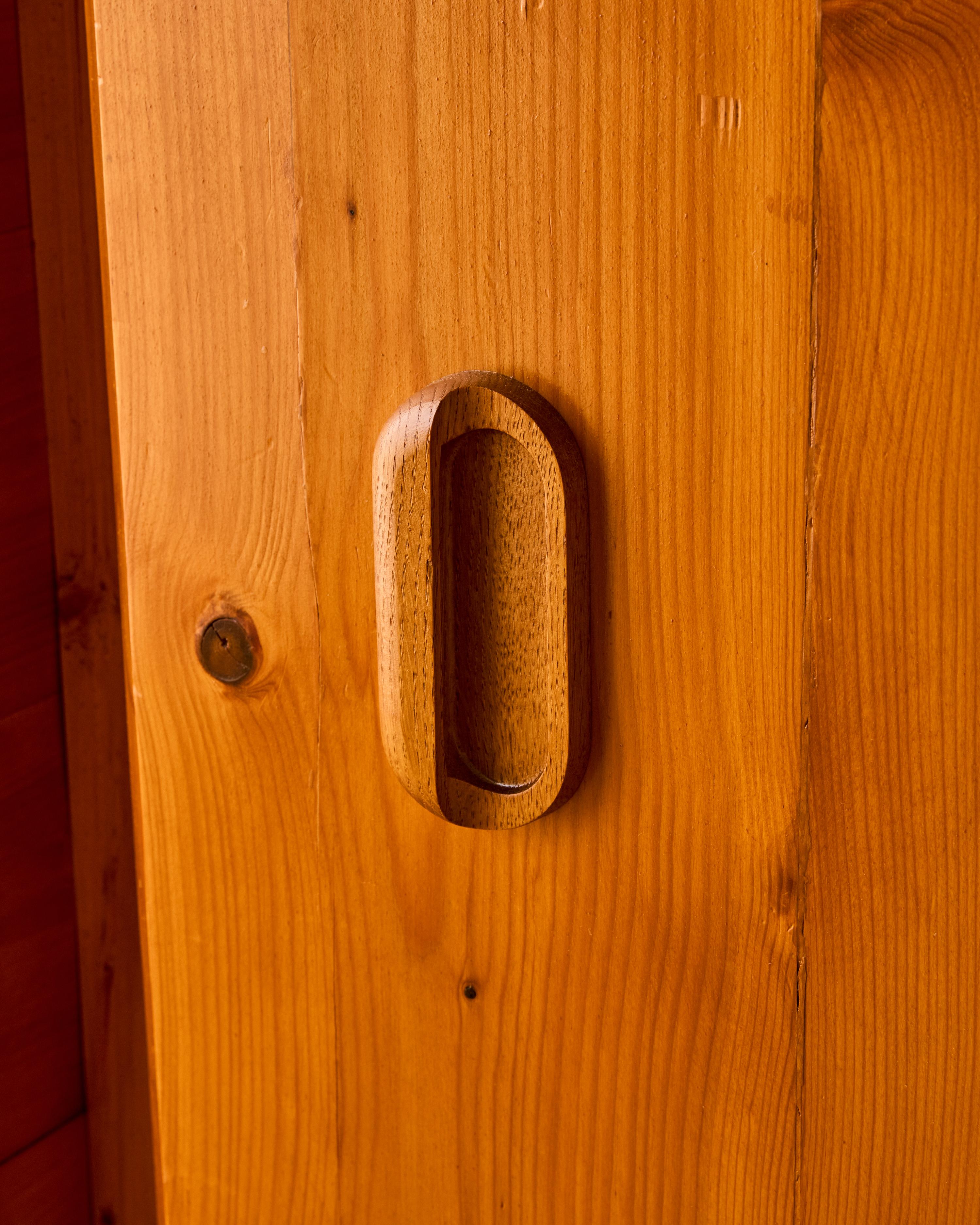 Buffet en pin Alain Marcoz c. 1970 en vente 1