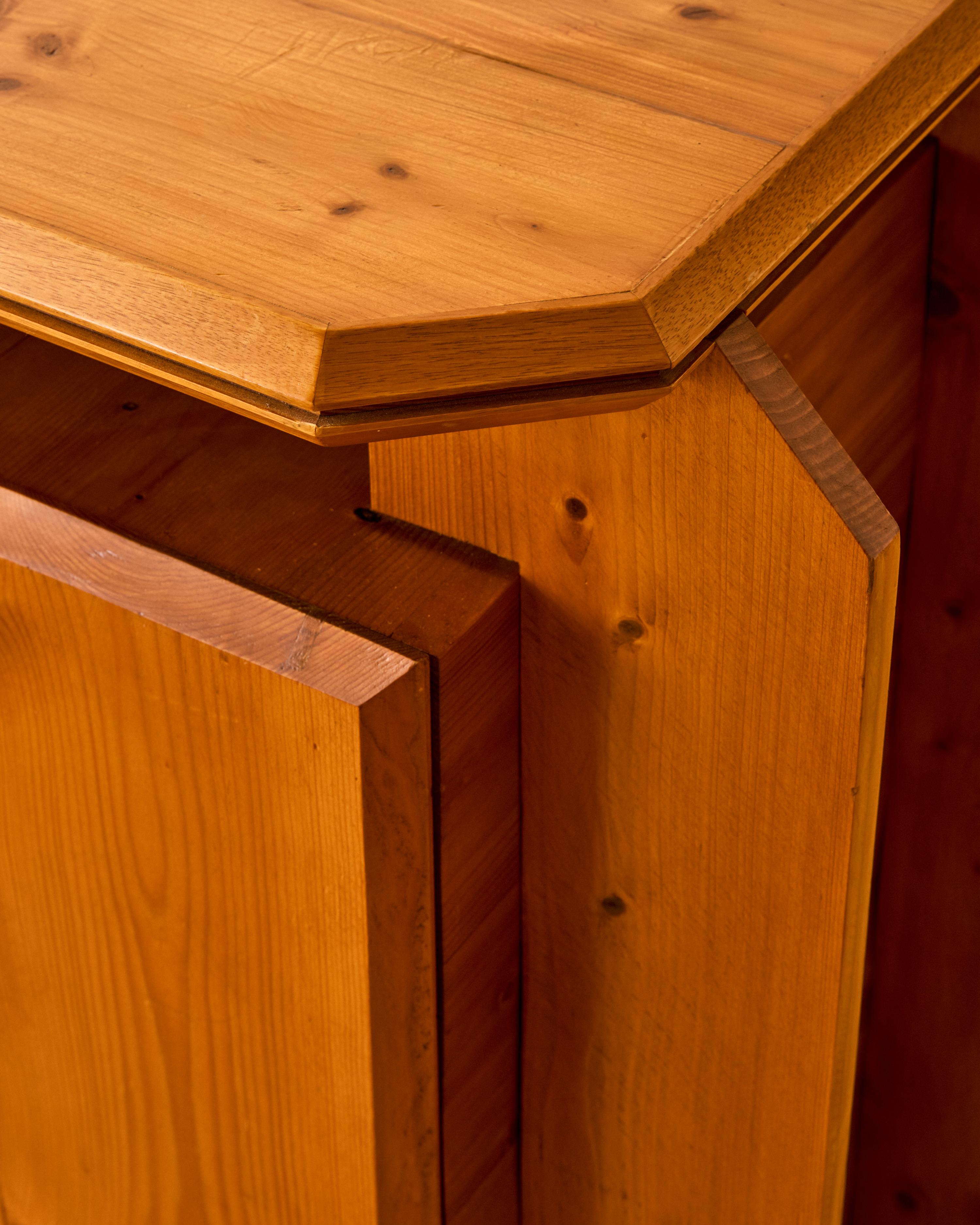 Buffet en pin Alain Marcoz c. 1970 en vente 2