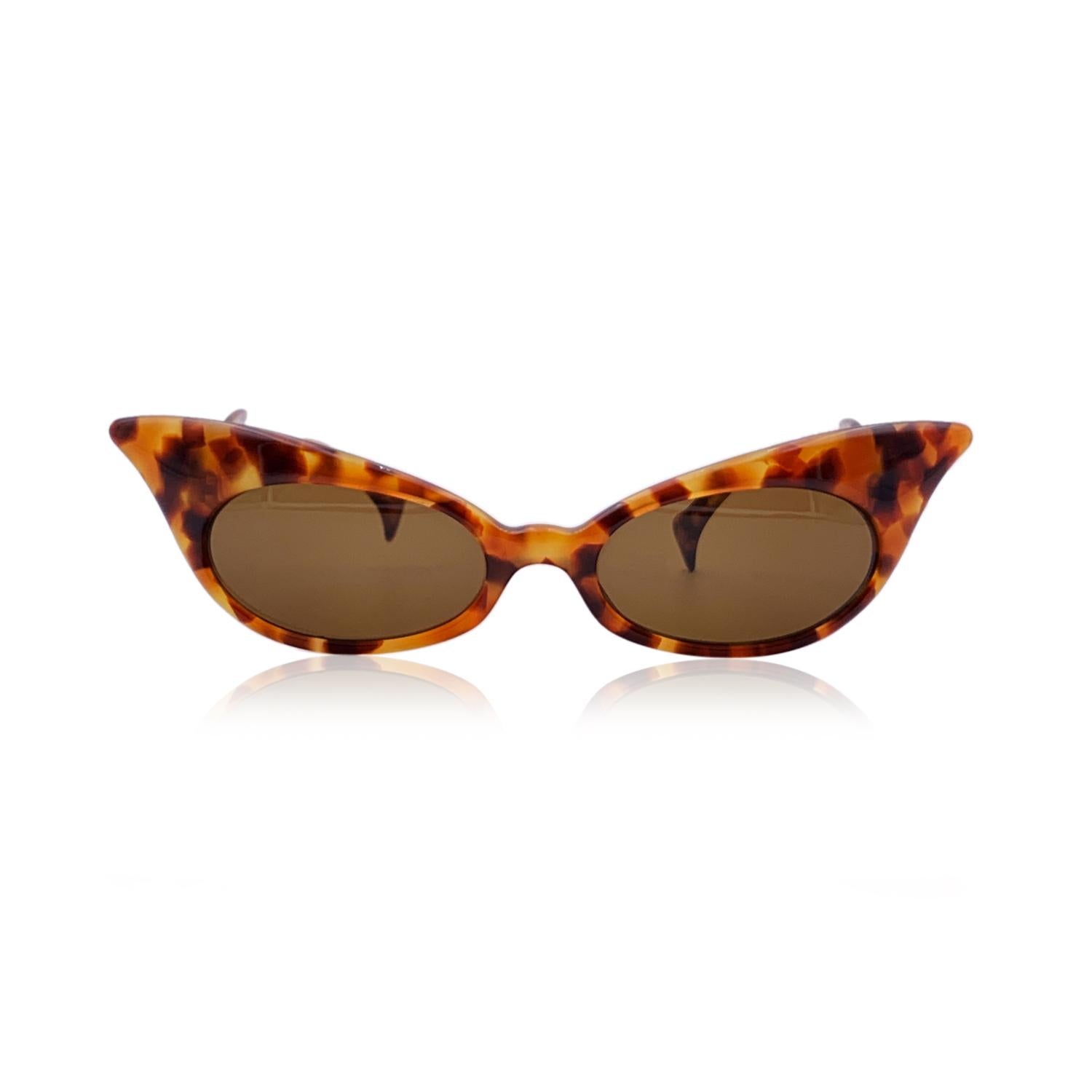 Stunning sunglasses by Alain Mikli, Limited edition for the '101 Dalmatians' movie. Mod. D 309 - Col. 600. Cat's eye shape in brown acetate. Brown lenses. Handmade in France .

Details

MATERIAL: Acetate

COLOR: Brown

MODEL: D309

GENDER: