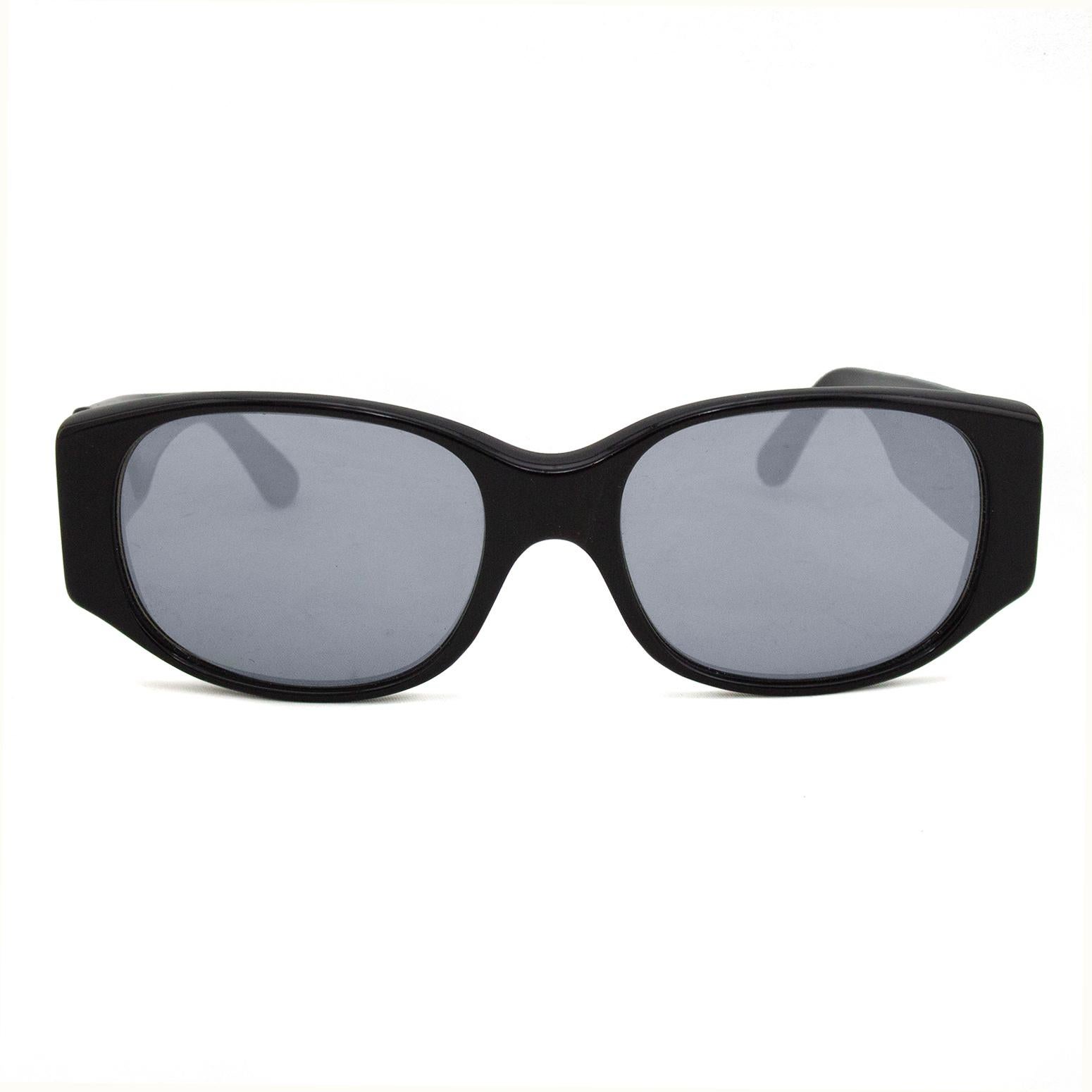 Alain Mikli Black Sunglasses with Mirror Lenses In Good Condition For Sale In Toronto, Ontario