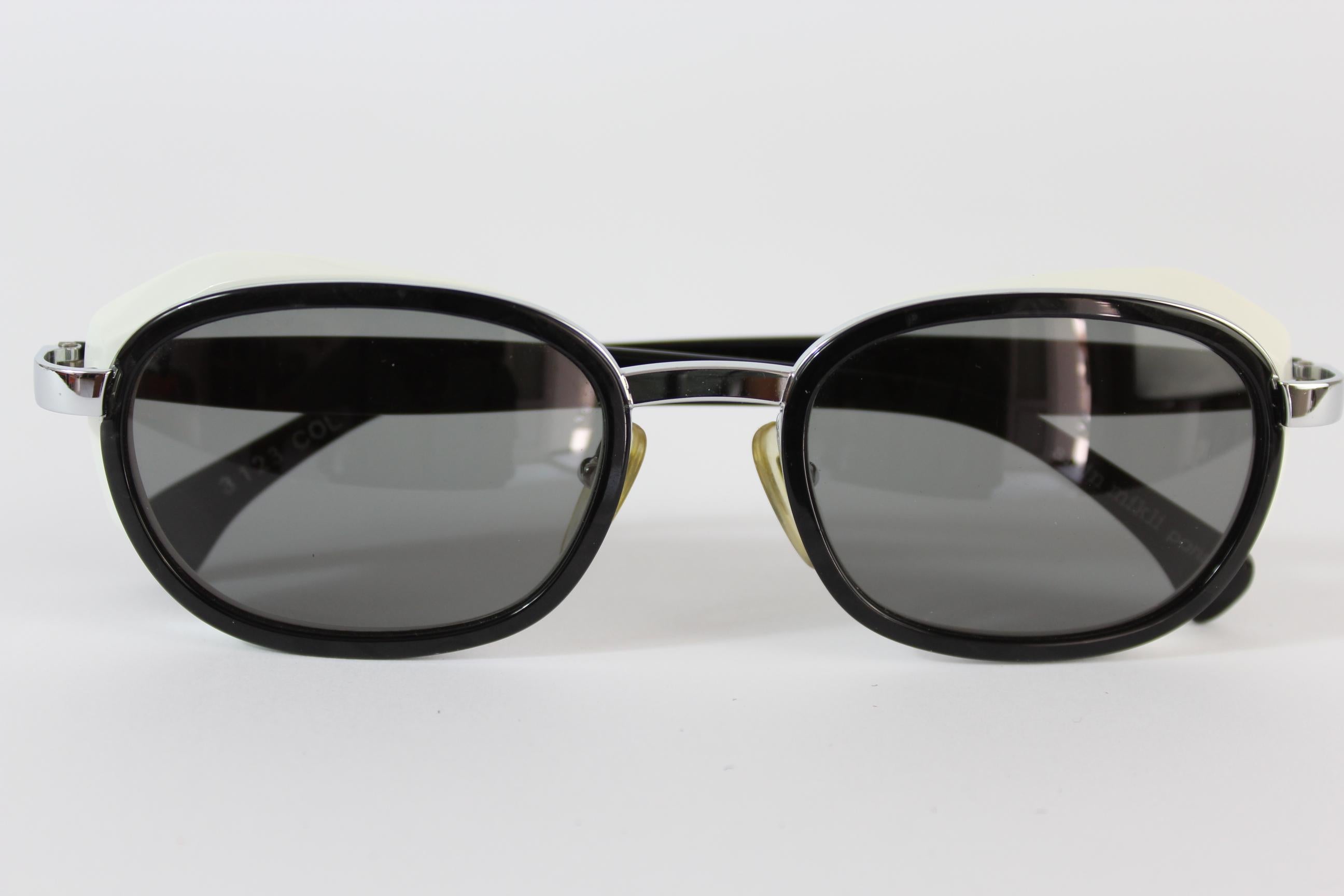 Alain Mikli Black White Metal Vintage Oval Space Lens Handmade Sunglasses 1990s In Excellent Condition In Brindisi, Bt