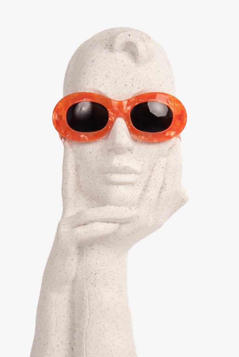 Quintessentially Alain Mikli, these 1990s ultra feminine model 4101 596 vintage sunglasses in eye-catching mother-of-pearl orange are hand-made in France from a high quality acetate. They have an 1960s-inspired oval cat-eye silhouette and feature
