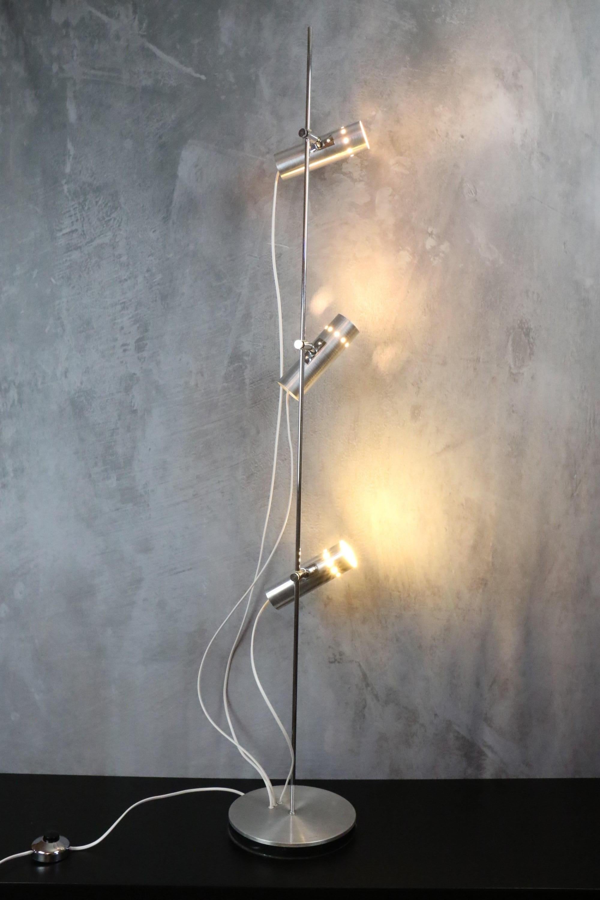 Alain Richard by Disderot midcentury floor lamp circa 1960 - Era Biny, Guariche

Iconic midcentury Minimalist floor lamp. Created by the French designer Alain Richard for Pierre Disderot.
The three spots are adjustable in many positions. The