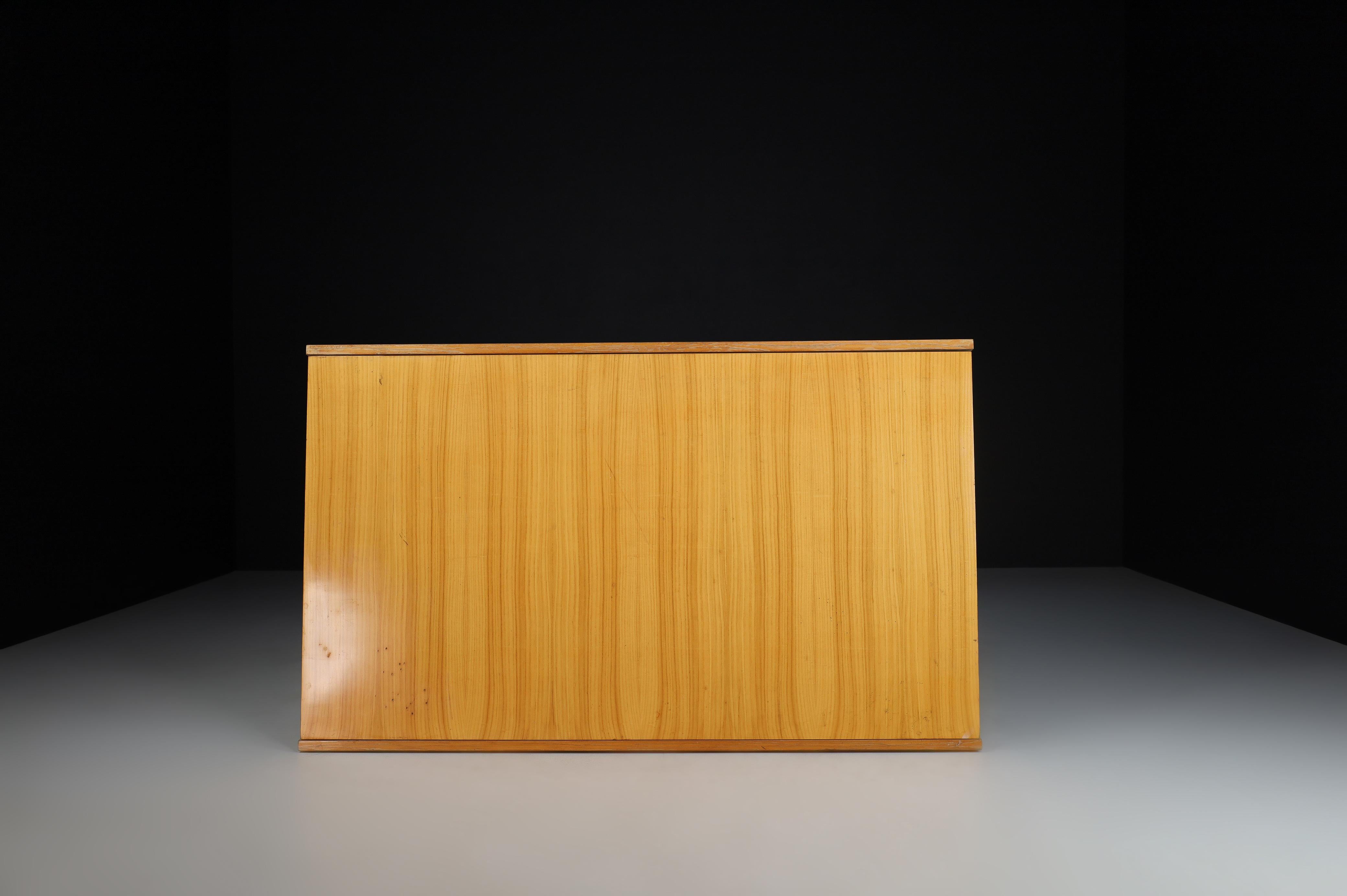 Européen Table à manger « 324 » d'Alain Richard, France, 1953