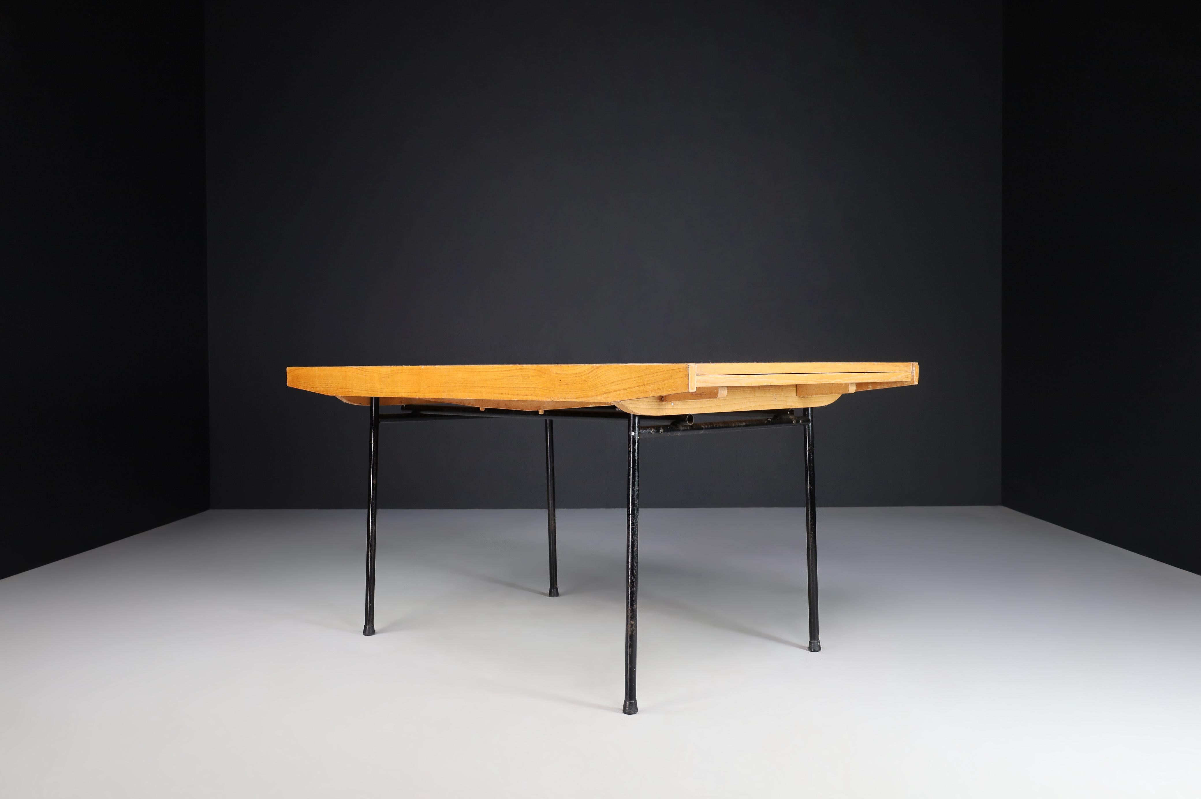 20ième siècle Table à manger « 324 » d'Alain Richard, France, 1953
