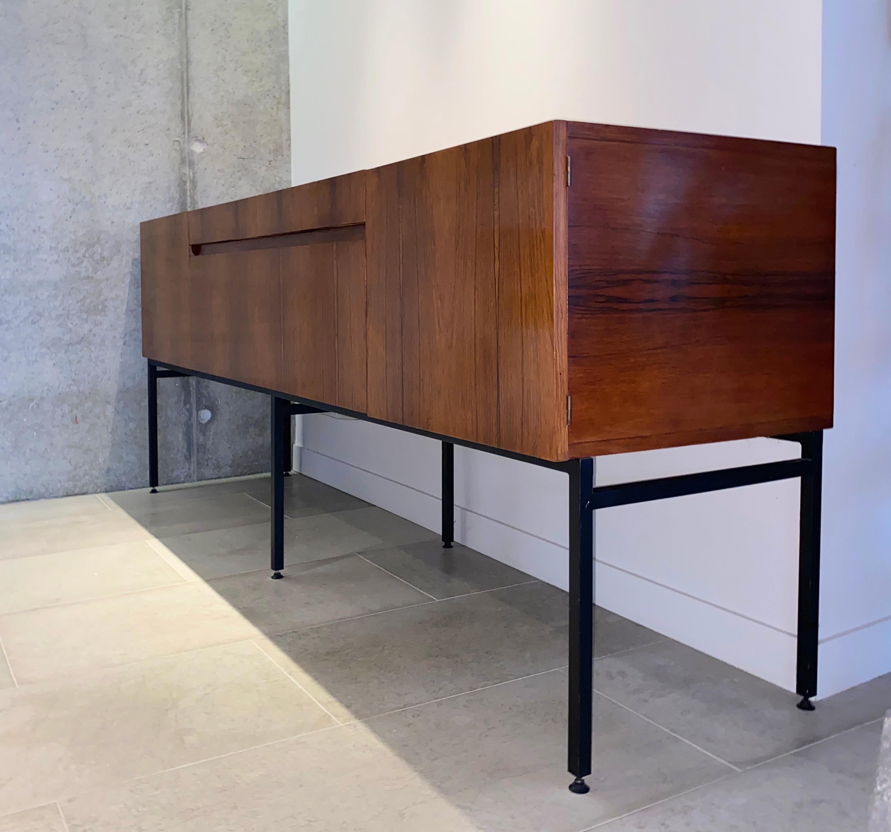 Alain Richard, large sideboard in rosewood, black lacquered metal, 800 series edited by Meubles TV, France, 1958.
    