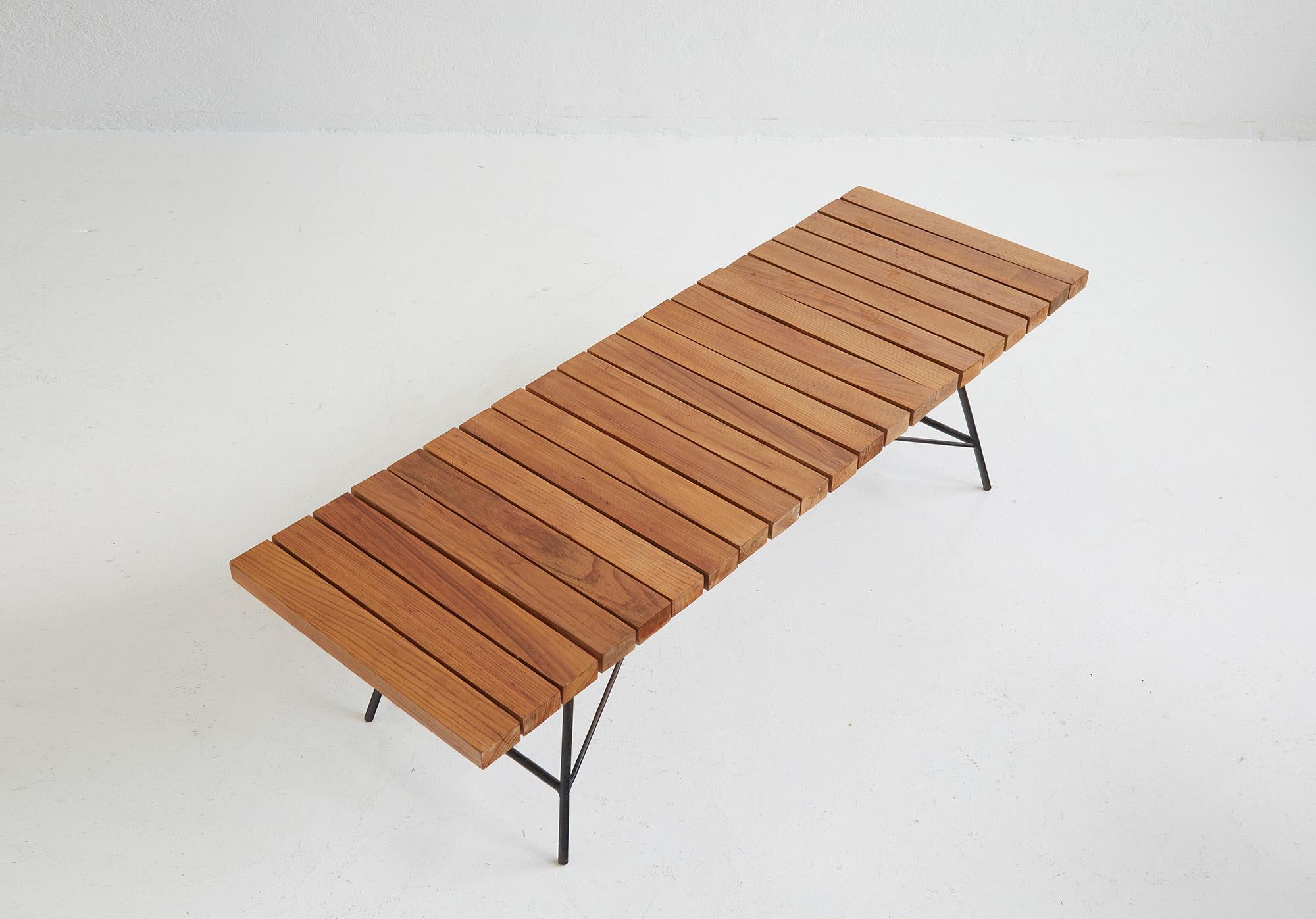 Alain Richard Side Table Model 201, Ed. Meubles T.V., France, 1954 In condizioni buone in vendita a Renens, CH
