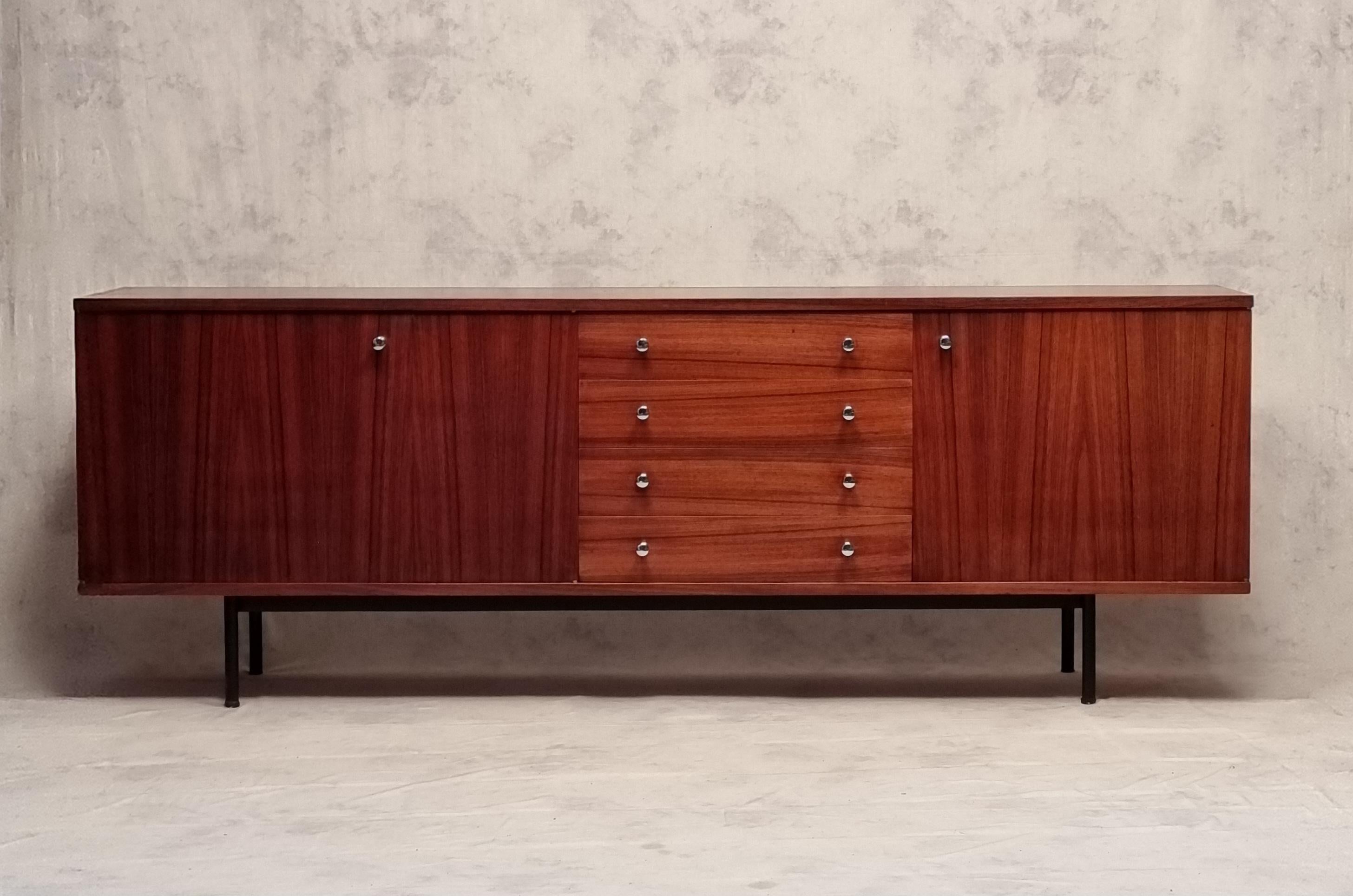 Superb modernist sideboard by French designer Alain Richard published by Meubles TV in the 1950s. Alain Richard is one of the greatest French designers who dazzled French furniture from the 1950s-1970s with his creativity. Spearhead of French