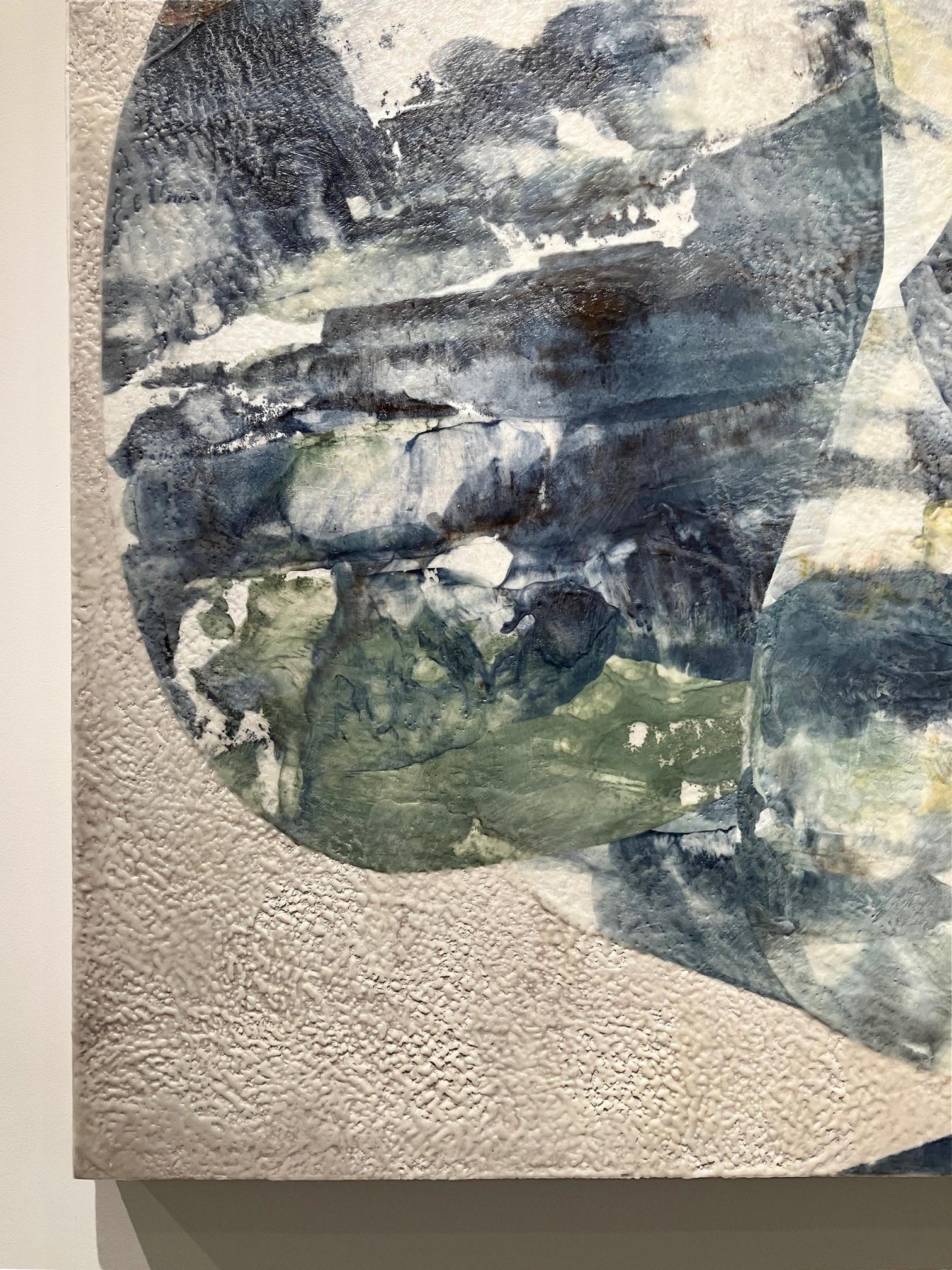 Carbon Gold: Abstraktes Enkaustik-Gemälde in Indigo, Waldgrün und Kupfer im Angebot 6