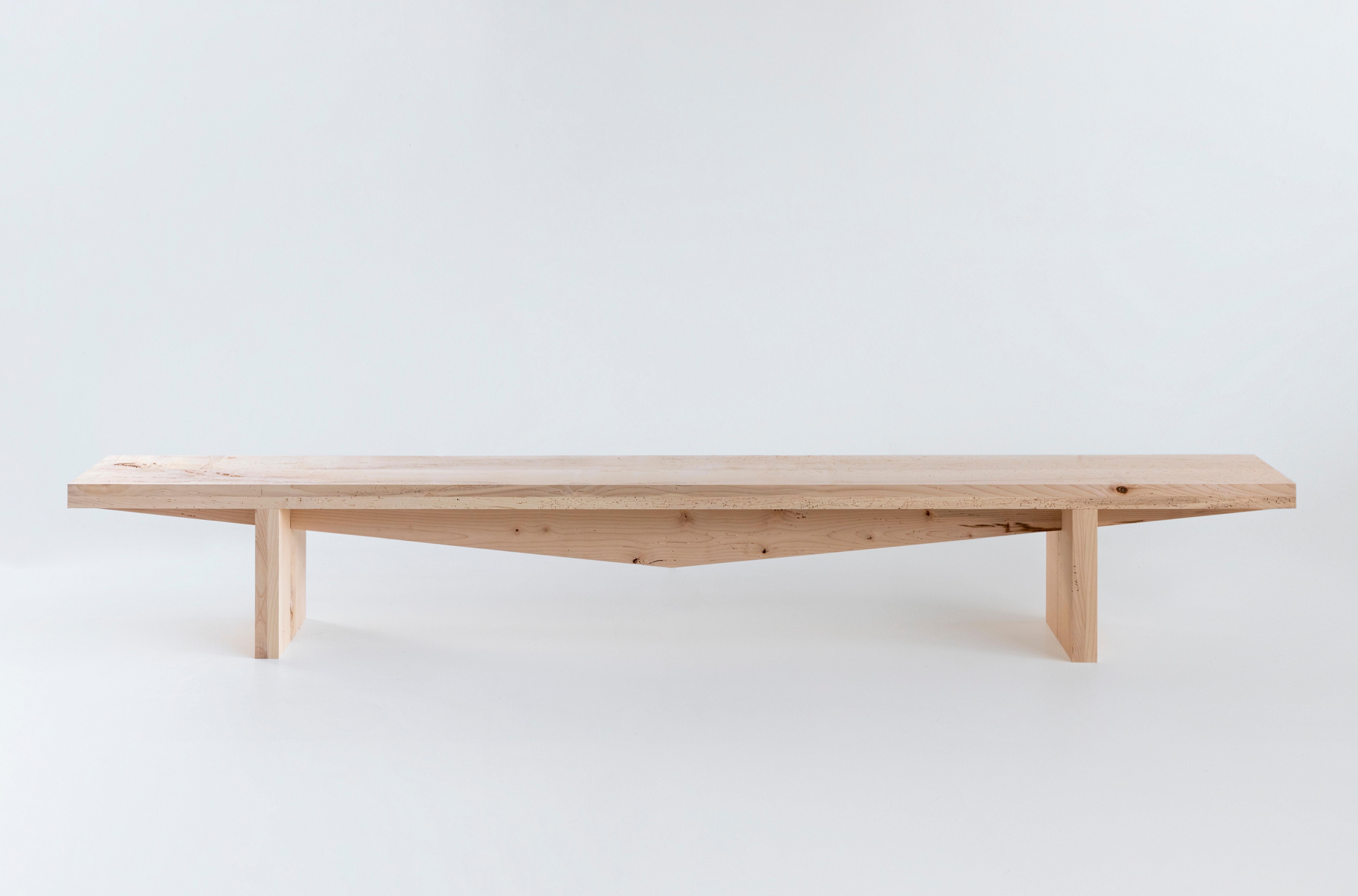 An Oversize bench for generous hospitality.
The double-winged rib positioned under the seat, ensures the right statics for a seat that can accommodate 'n' people.
This piece is made in Maple recovered wood, other kind of wood is possible on
