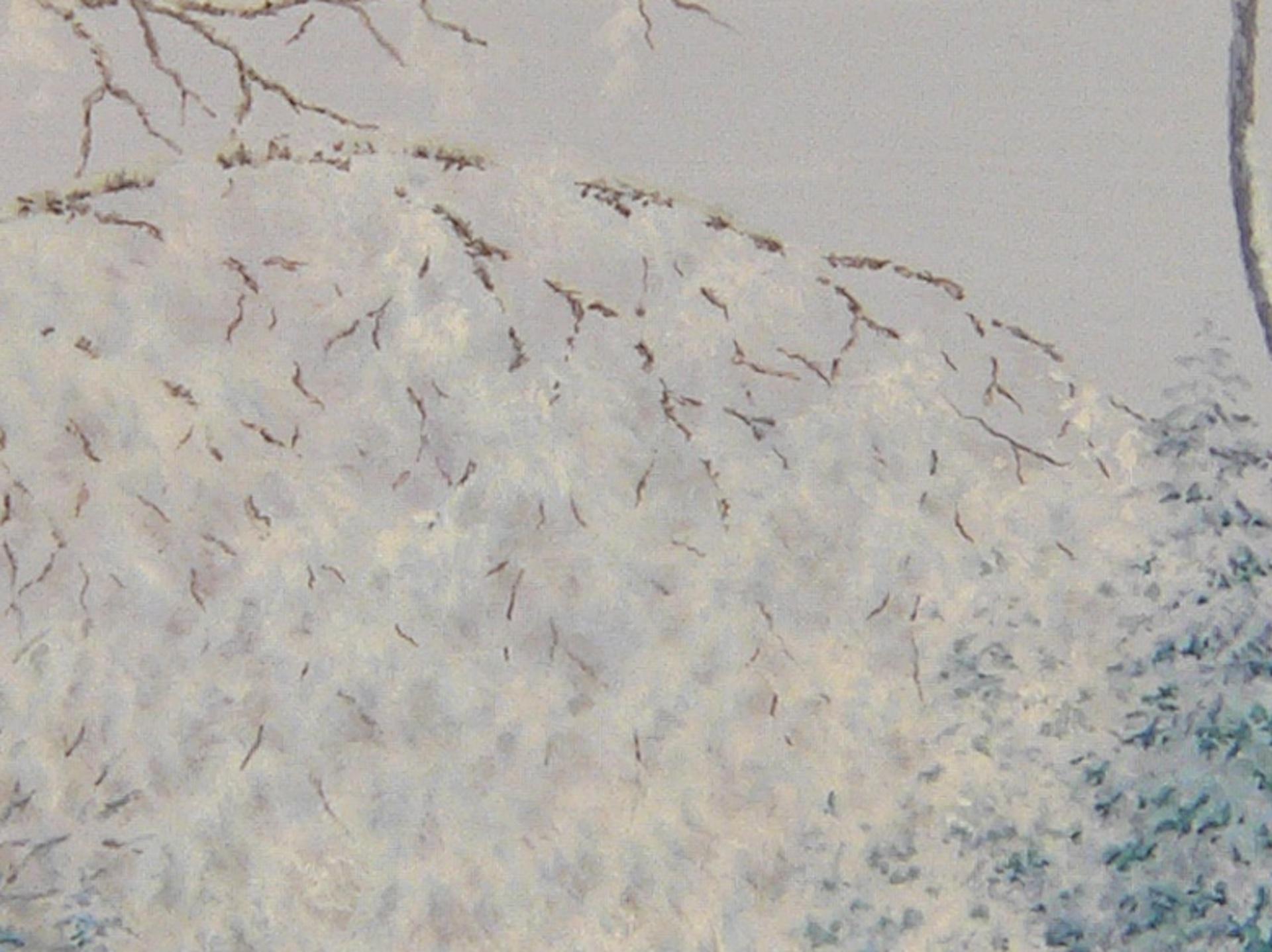 A Whisper Breaks the Silence, Eine poetische Wintry-Landschaft mit weichem Blau und Weiß im Angebot 3