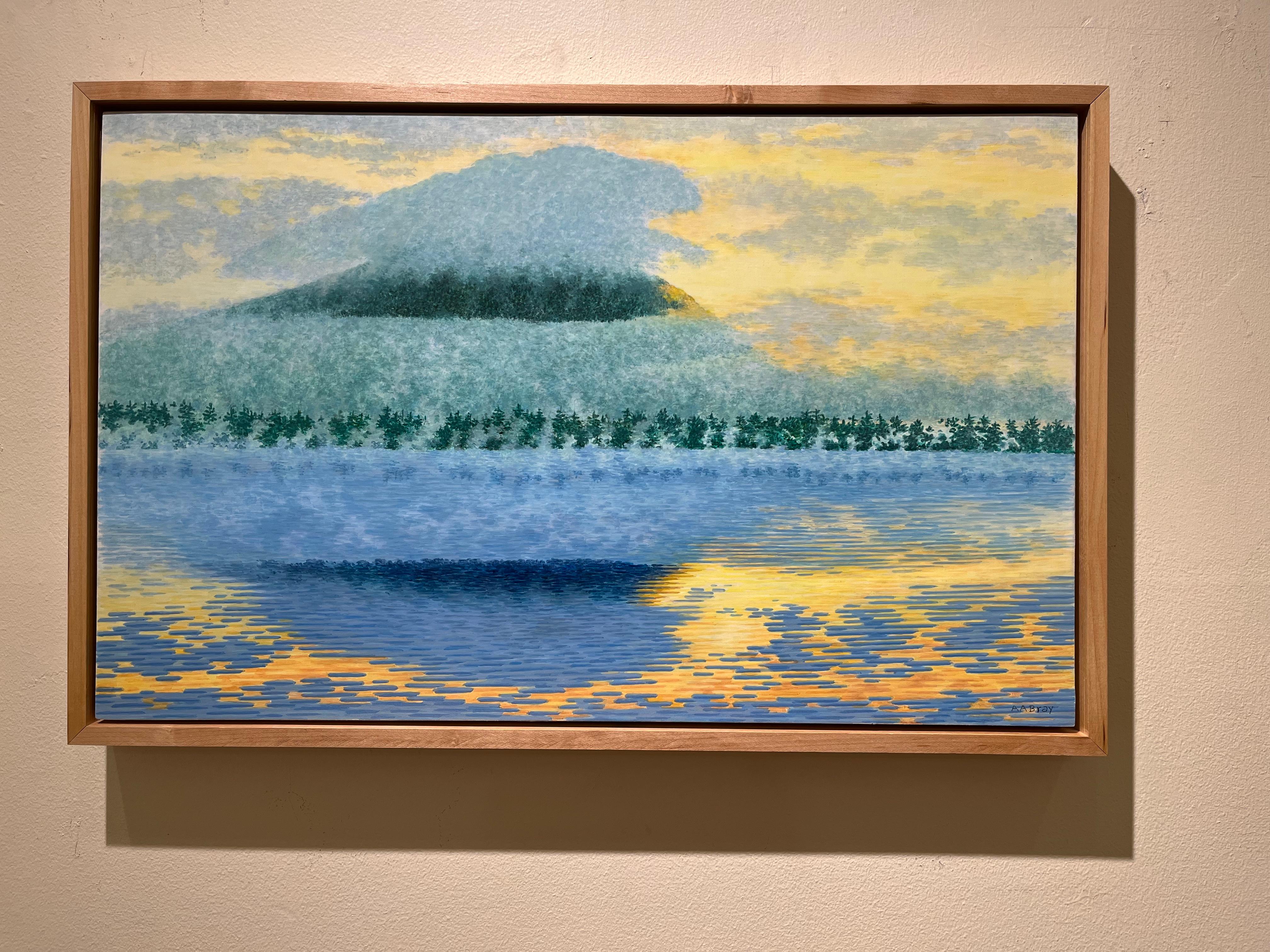 Primera luz, una brumosa escena del amanecer en Maine con vistas a la montaña en venta 7