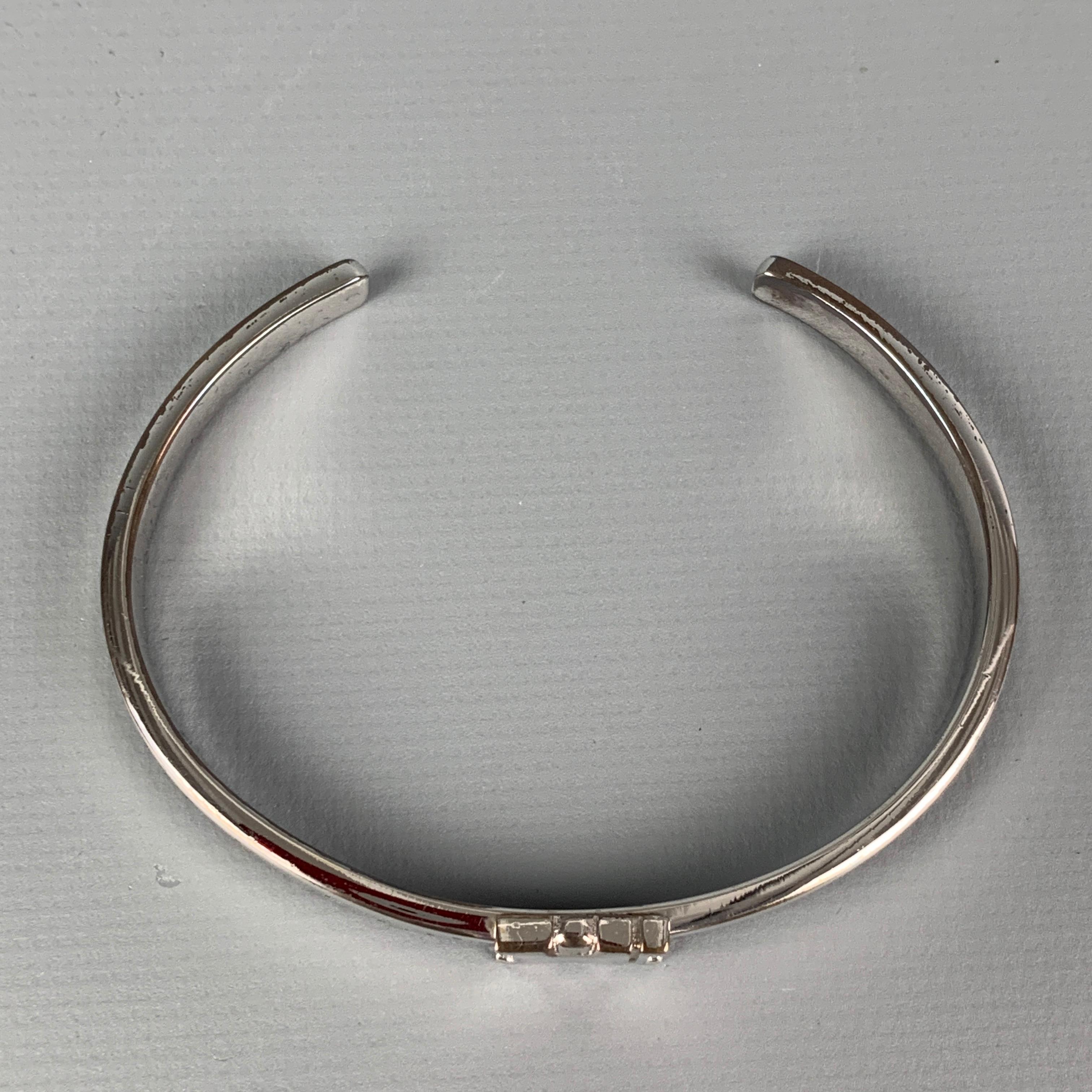 ALAN CROCETTI 'Unity' bracelet comes in sterling silver featuring a cuff style. Comes with box.

Very Good Pre-Owned Condition.

Measurements:

Fits: 2.5 in.