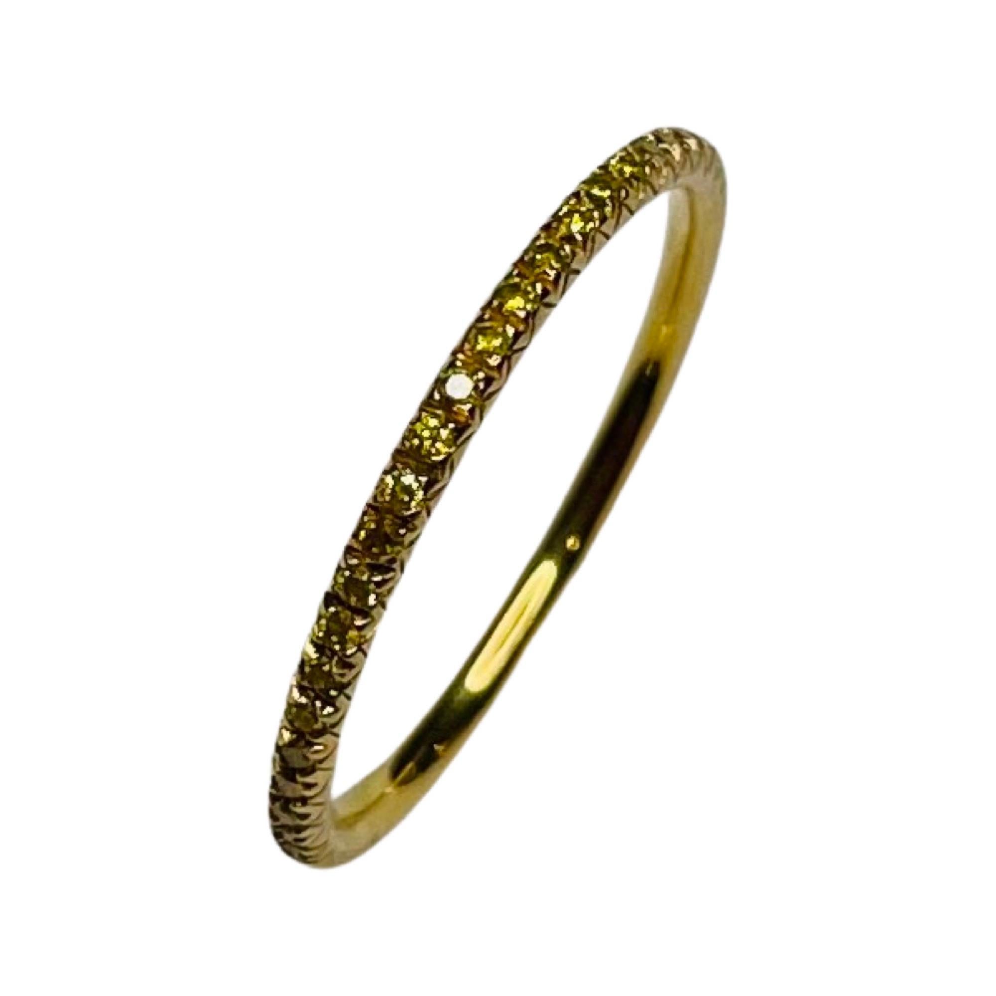 Taille ronde Alan Friedman, bague d'éternité en or jaune 18 carats avec diamants jaunes intenses de couleur fantaisie en vente