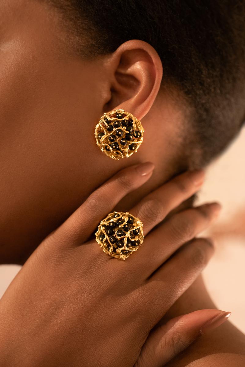 Alan Gard Onyx Perlen Cluster und 18 Karat Gold Ring und Ohrring Suite 1975 im Zustand „Hervorragend“ in New York, NY