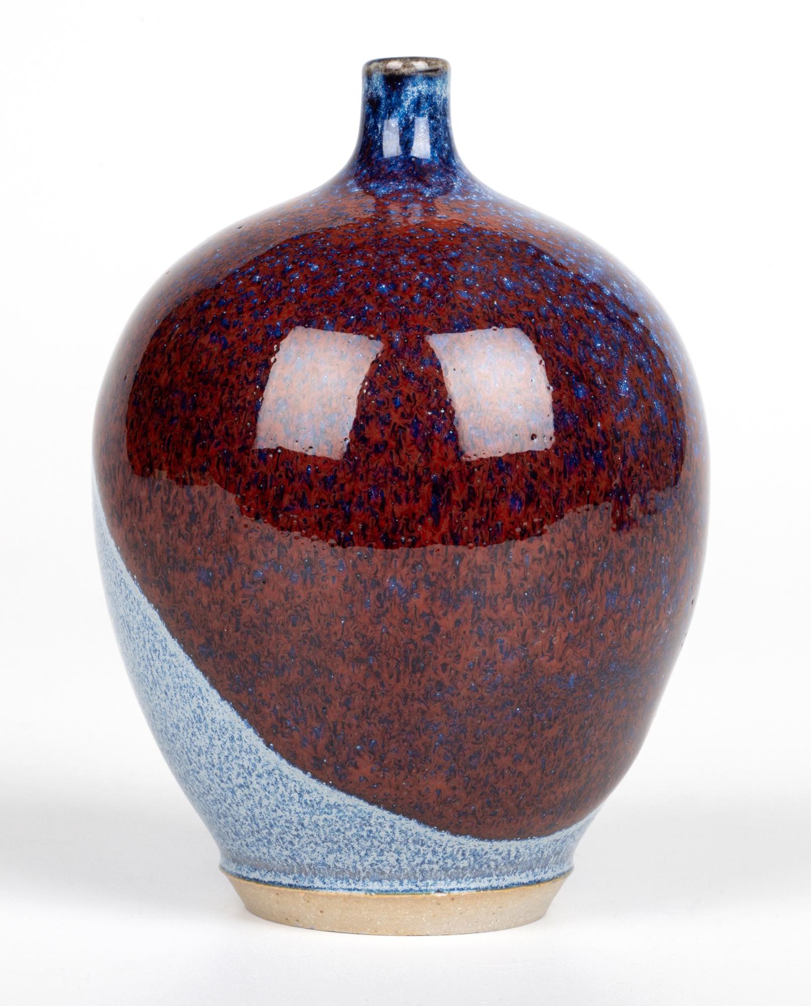 Vasi a bottiglia Alan White Dartington Trio Studio Pottery con smaltatura a macchia d'olio in vendita 3