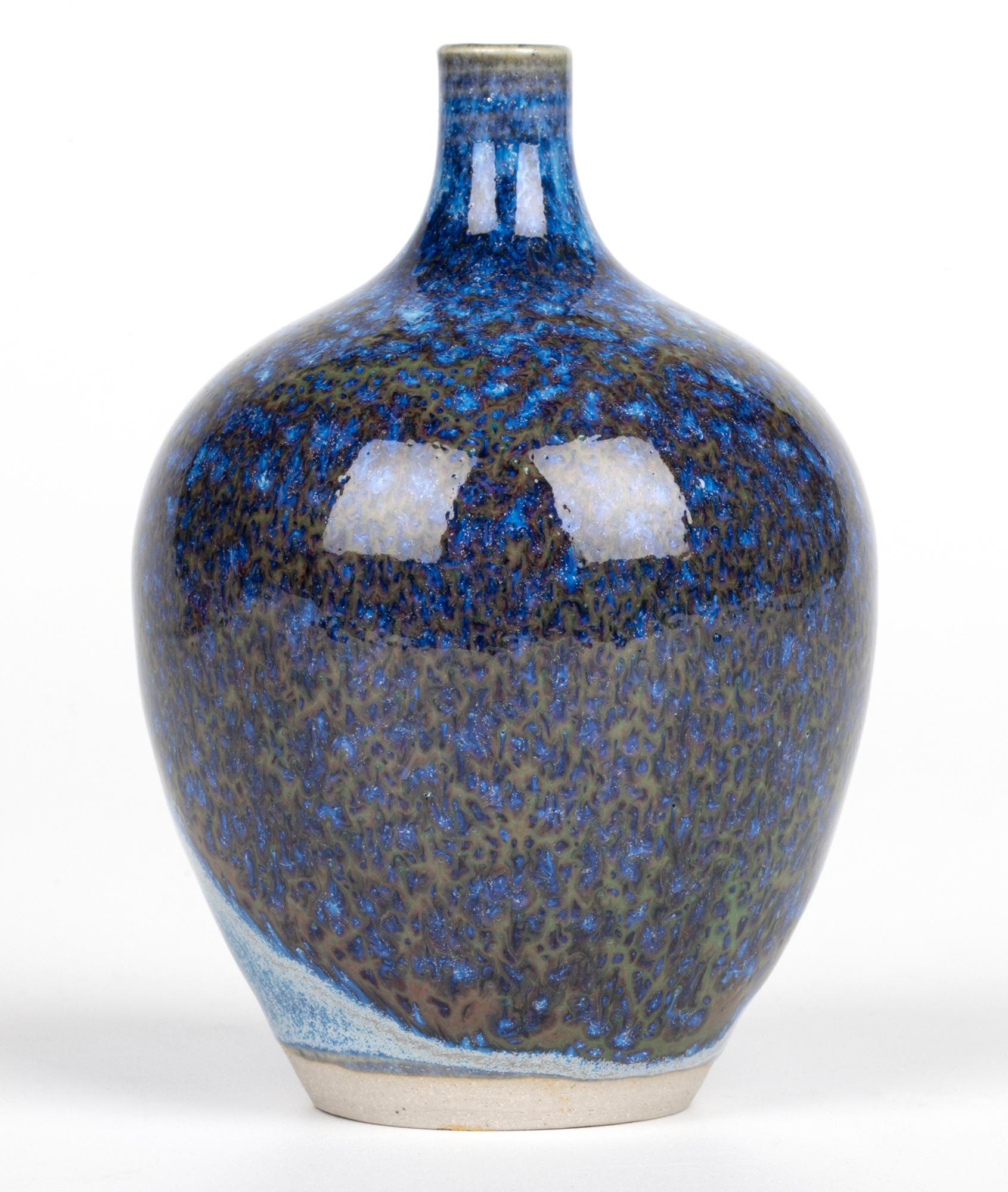 Vasi a bottiglia Alan White Dartington Trio Studio Pottery con smaltatura a macchia d'olio in vendita 4