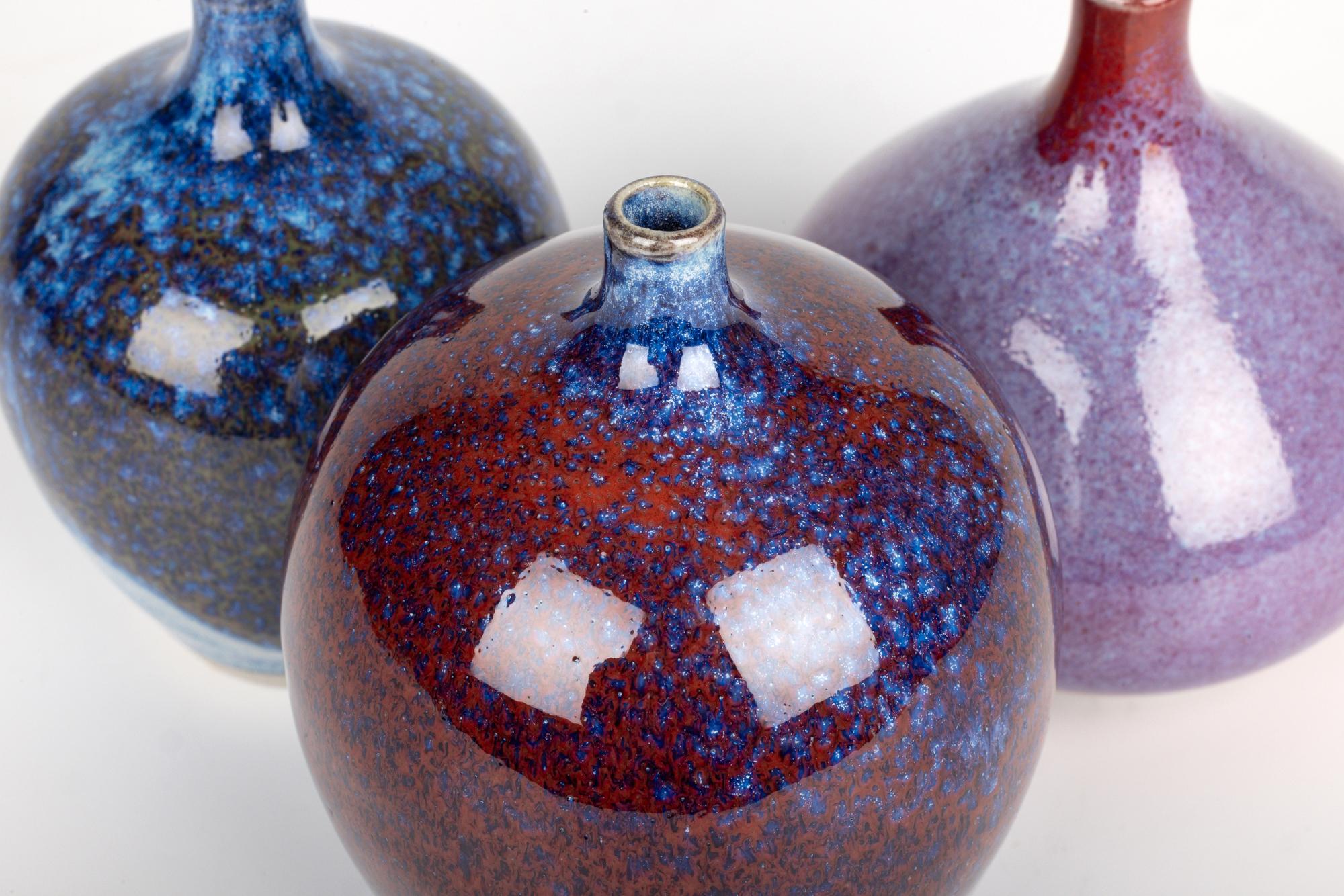 Vasi a bottiglia Alan White Dartington Trio Studio Pottery con smaltatura a macchia d'olio in vendita 8