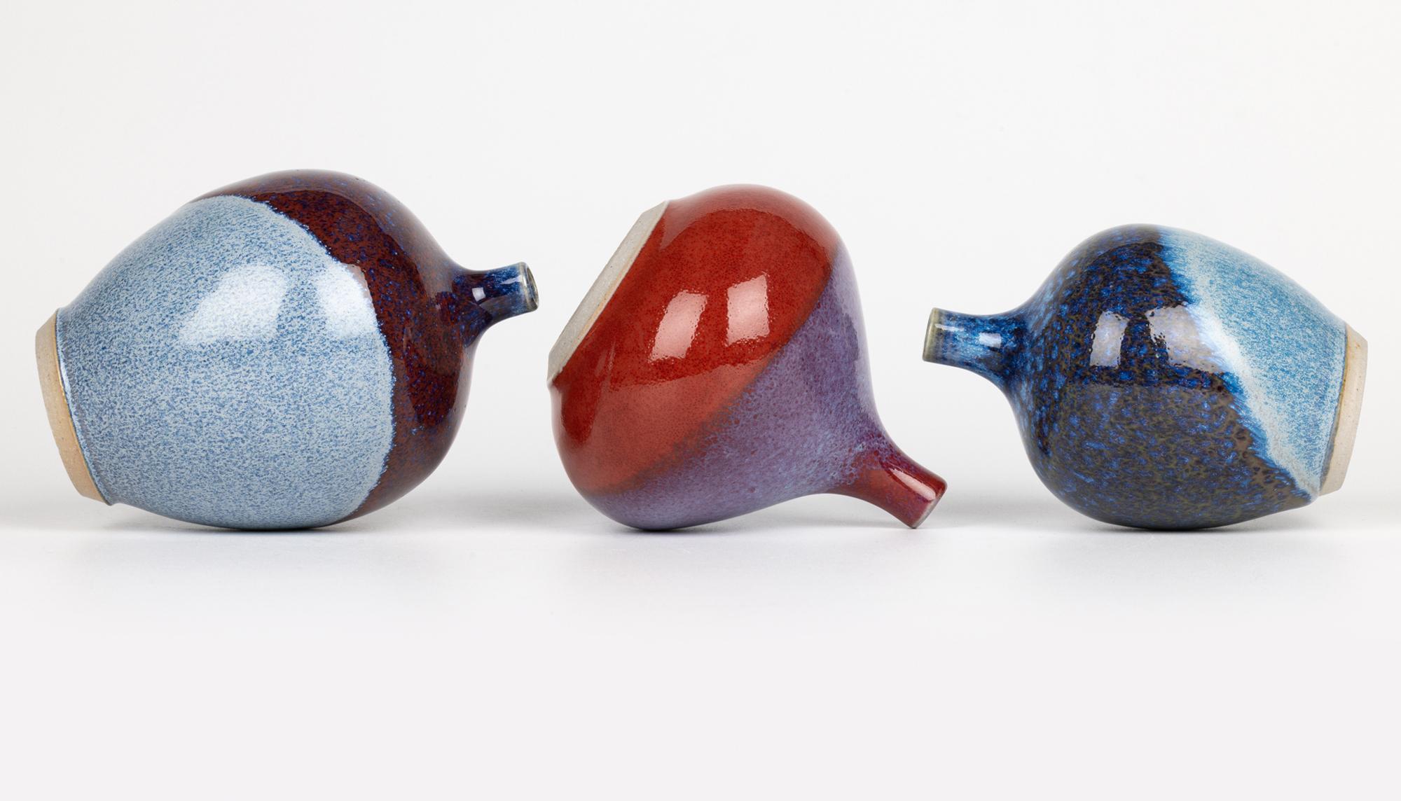 Vasi a bottiglia Alan White Dartington Trio Studio Pottery con smaltatura a macchia d'olio in vendita 12