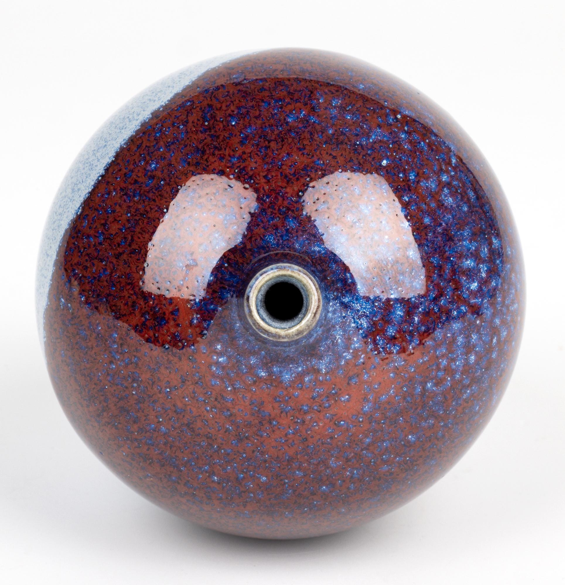 Vasi a bottiglia Alan White Dartington Trio Studio Pottery con smaltatura a macchia d'olio in vendita 1