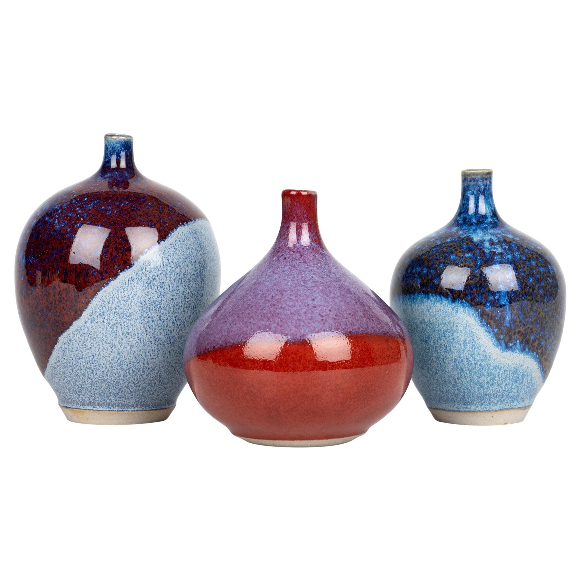 Vasi a bottiglia Alan White Dartington Trio Studio Pottery con smaltatura a macchia d'olio in vendita
