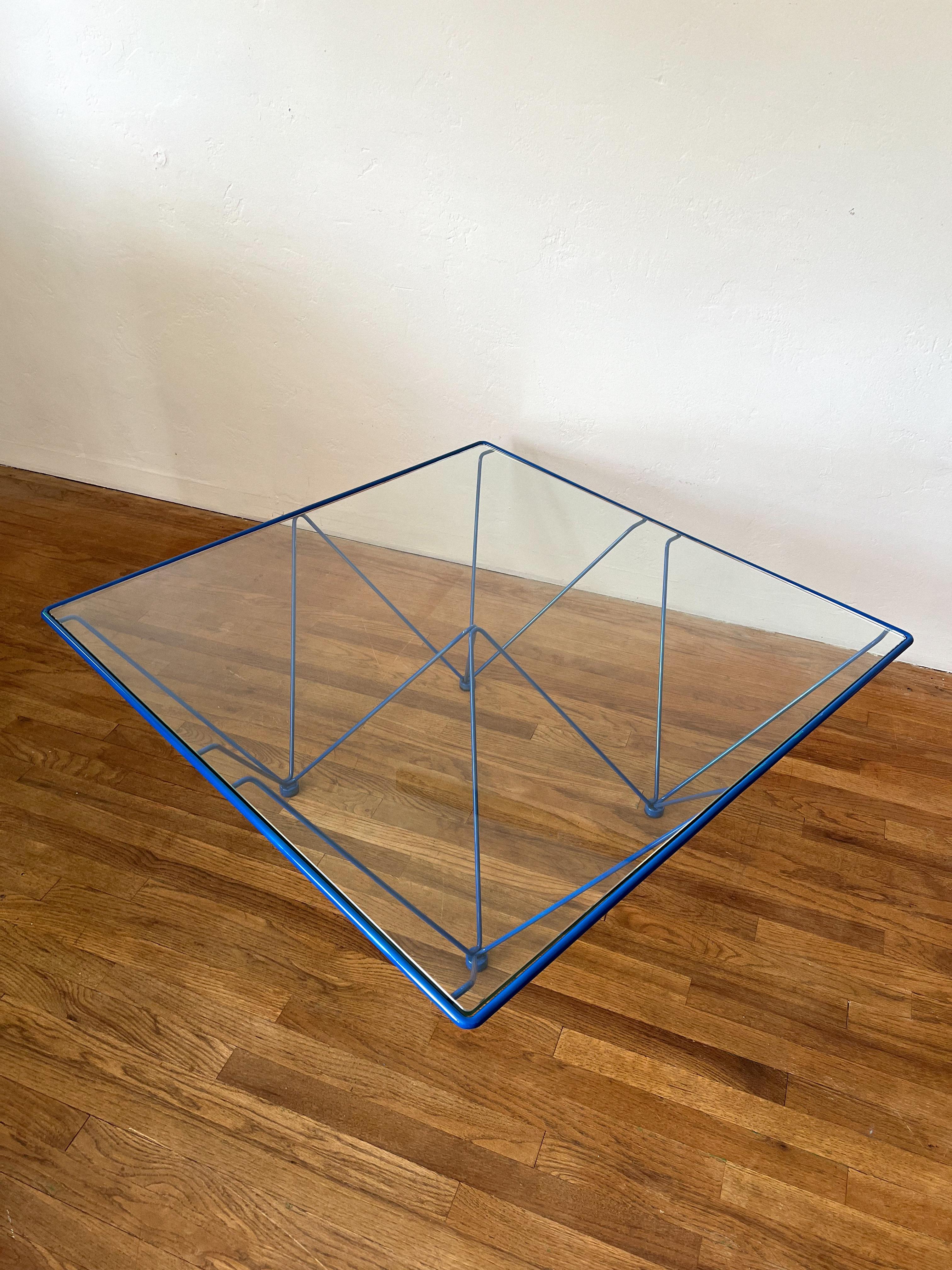 Postmoderne Table basse sculpturale de style 