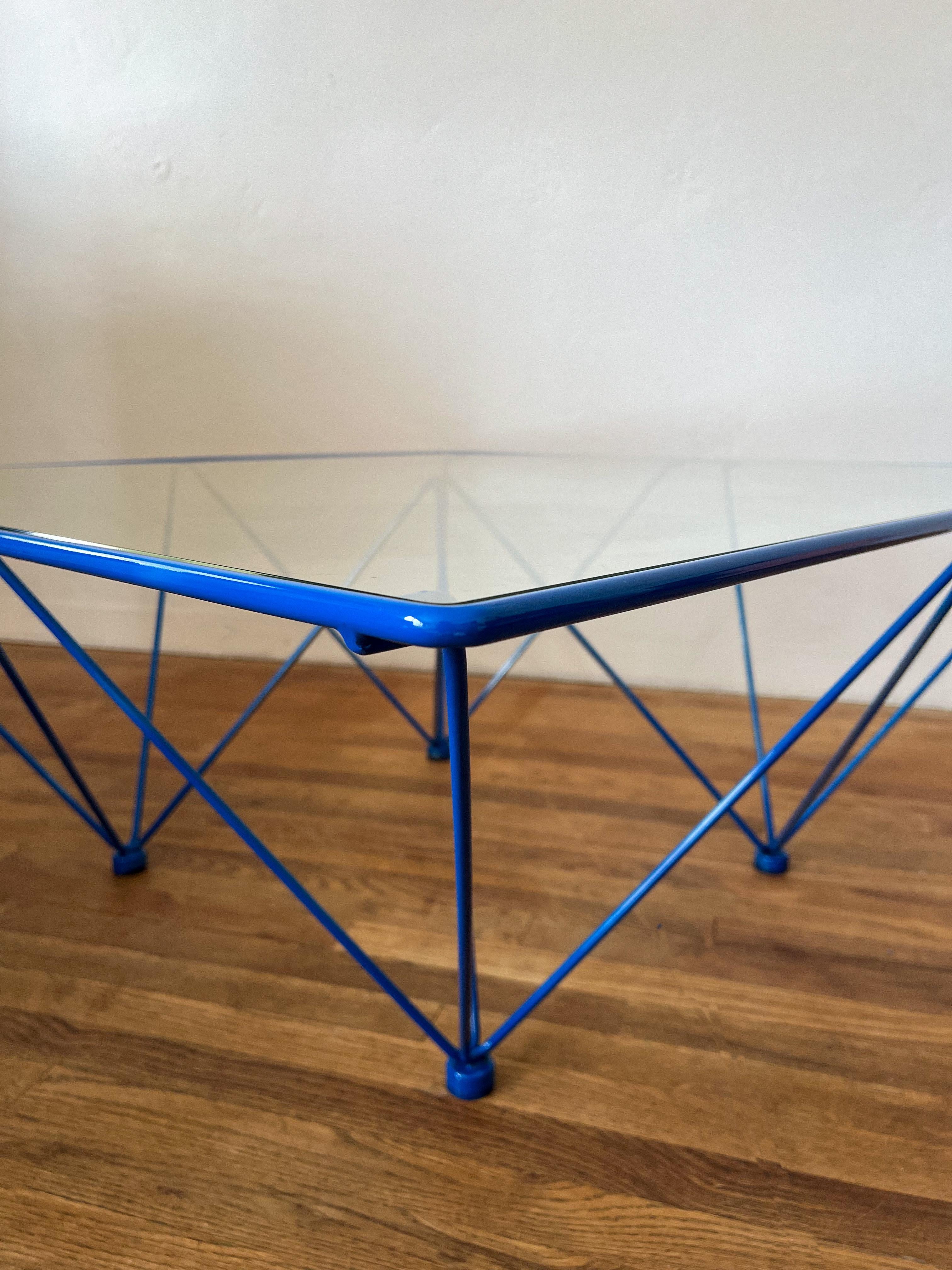 Fin du 20e siècle Table basse sculpturale de style 