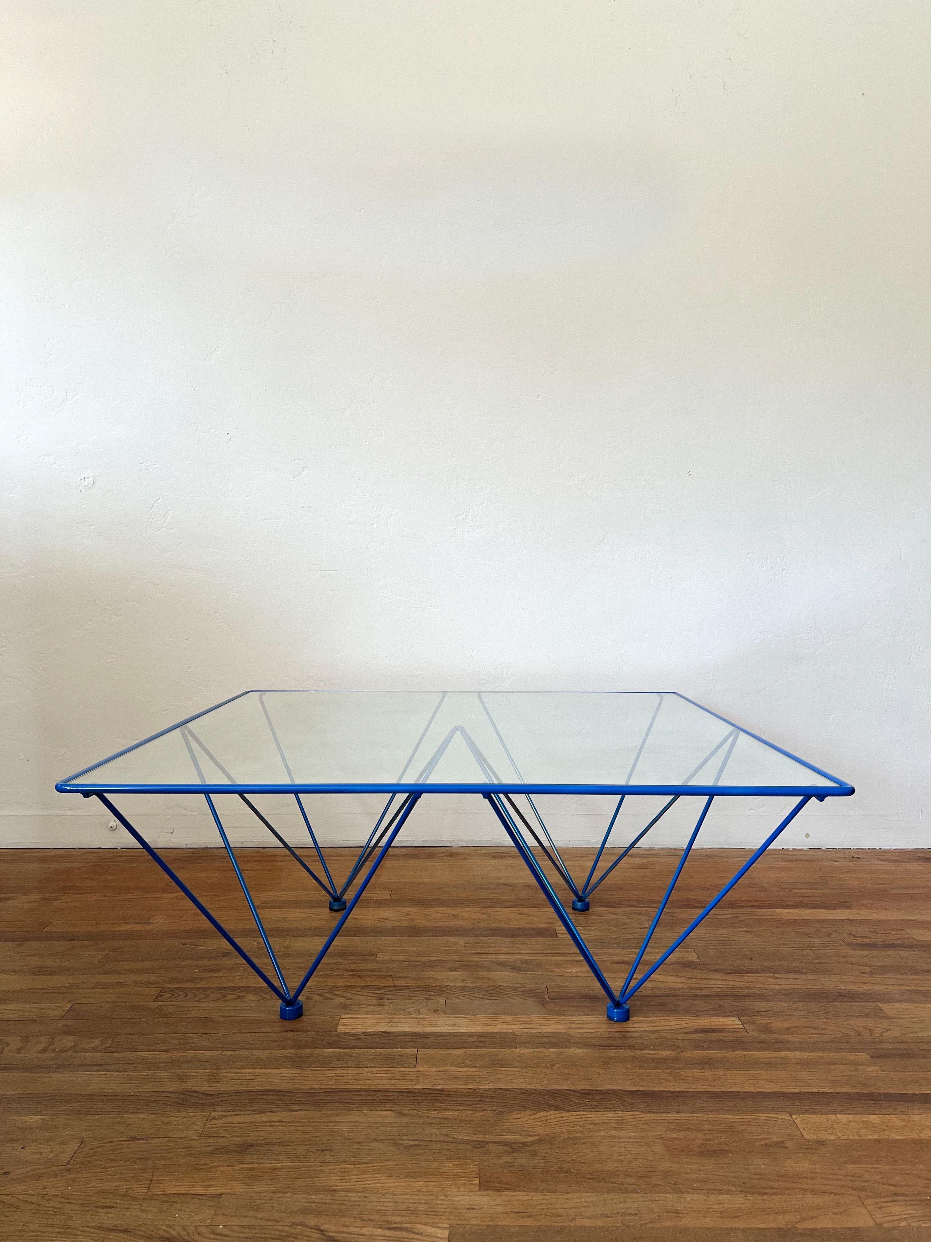 Métal Table basse sculpturale de style 