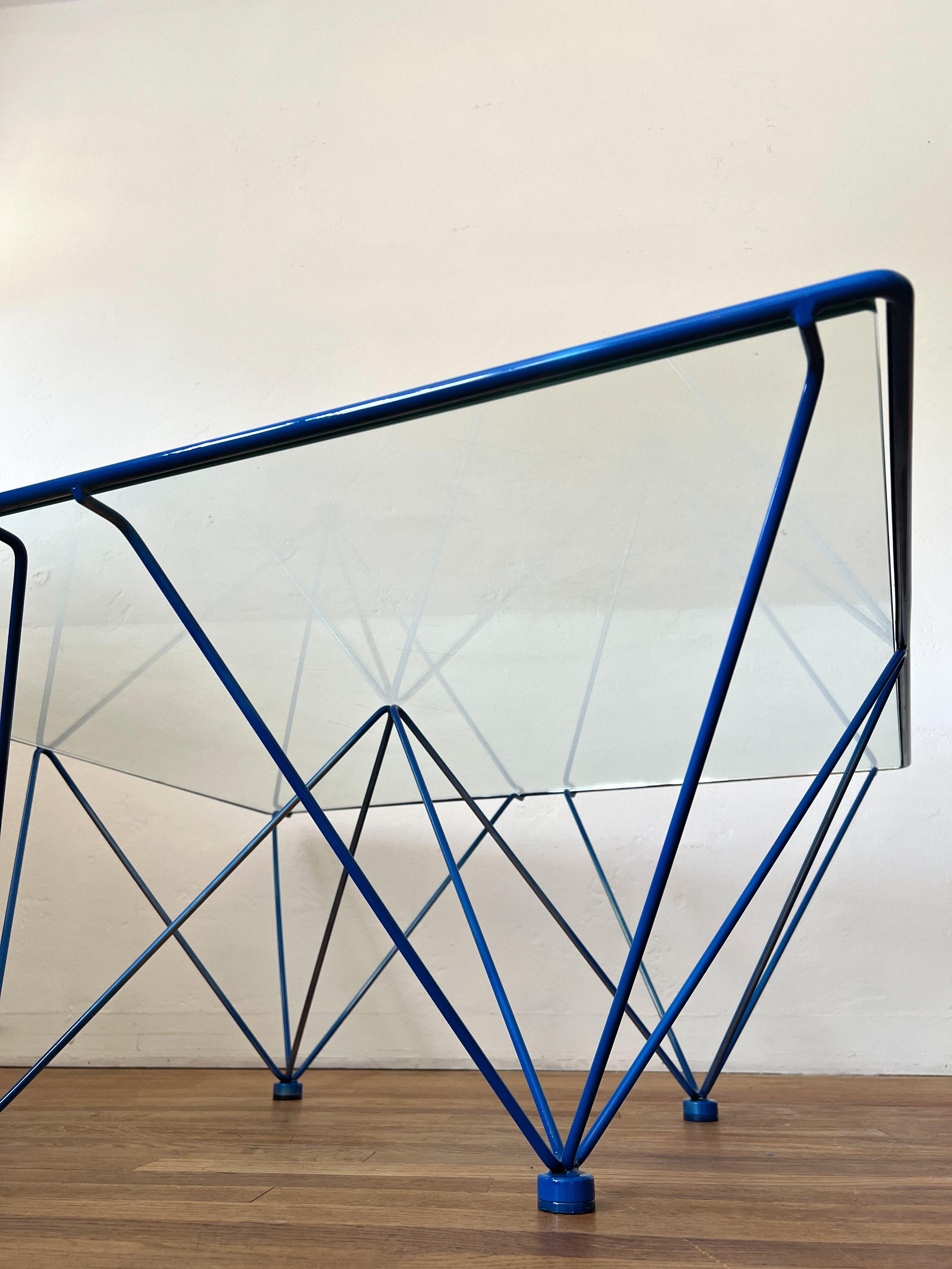 Table basse sculpturale de style 