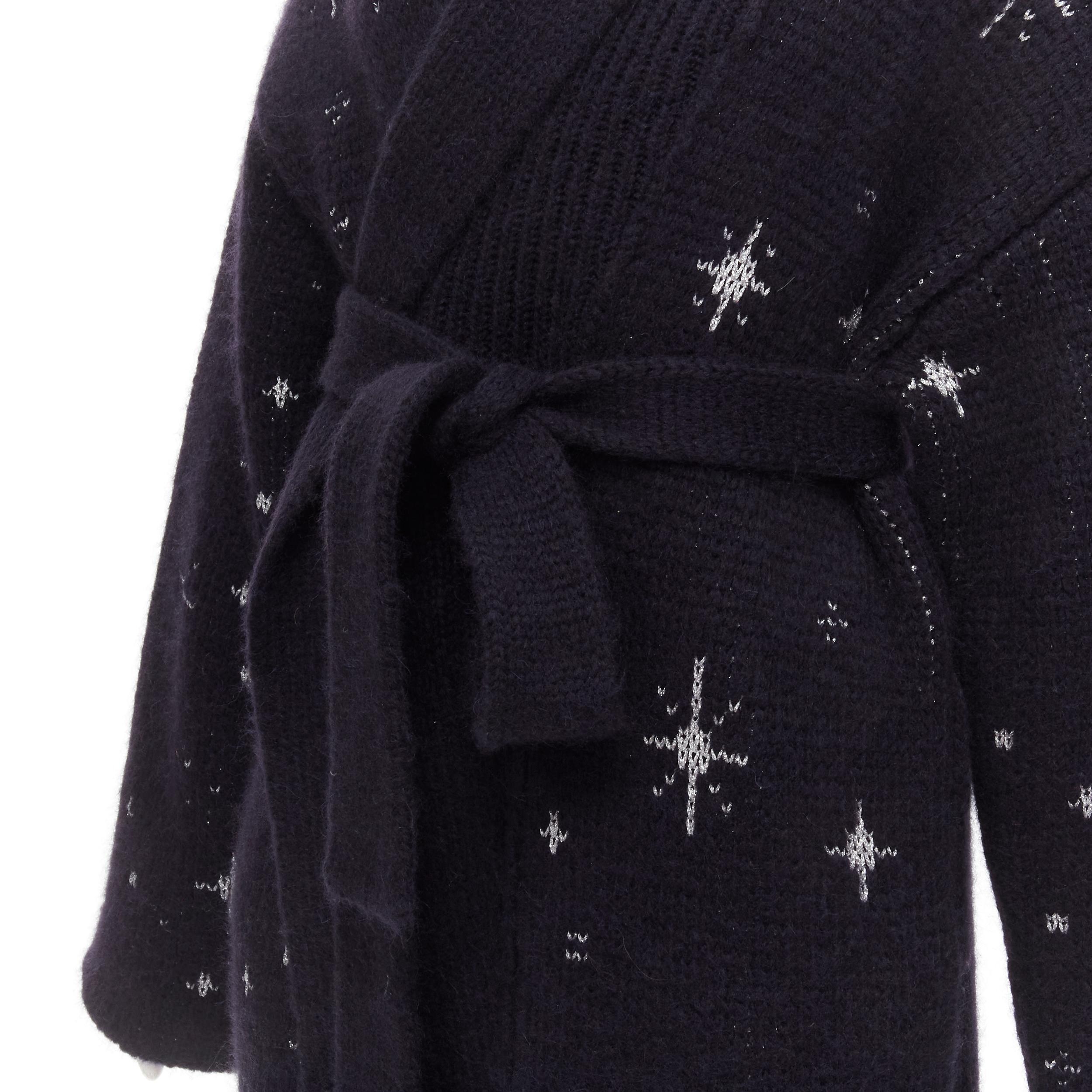 ALANUI alpaca wool chunky knit navy blue silver starburst cardigan coat robe M 
Reference: JYLM/A00011 
Brand: Alanui 
Material: Alpaca 
Color: Navy 
Pattern: Star 
Extra Detail: Spread shawl collar. Detachable self tie belt. Dual front pockets.