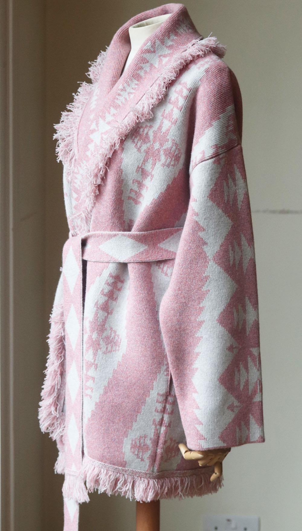 Alanui's cardigan has been spun from soft cashmere with a hint of stretch in the label's Italian atelier, it has been finished with bohemian fringe and jacquard-knitted detail with geometric patterns. Pink and ecru cashmere-blend. Tie fastening at