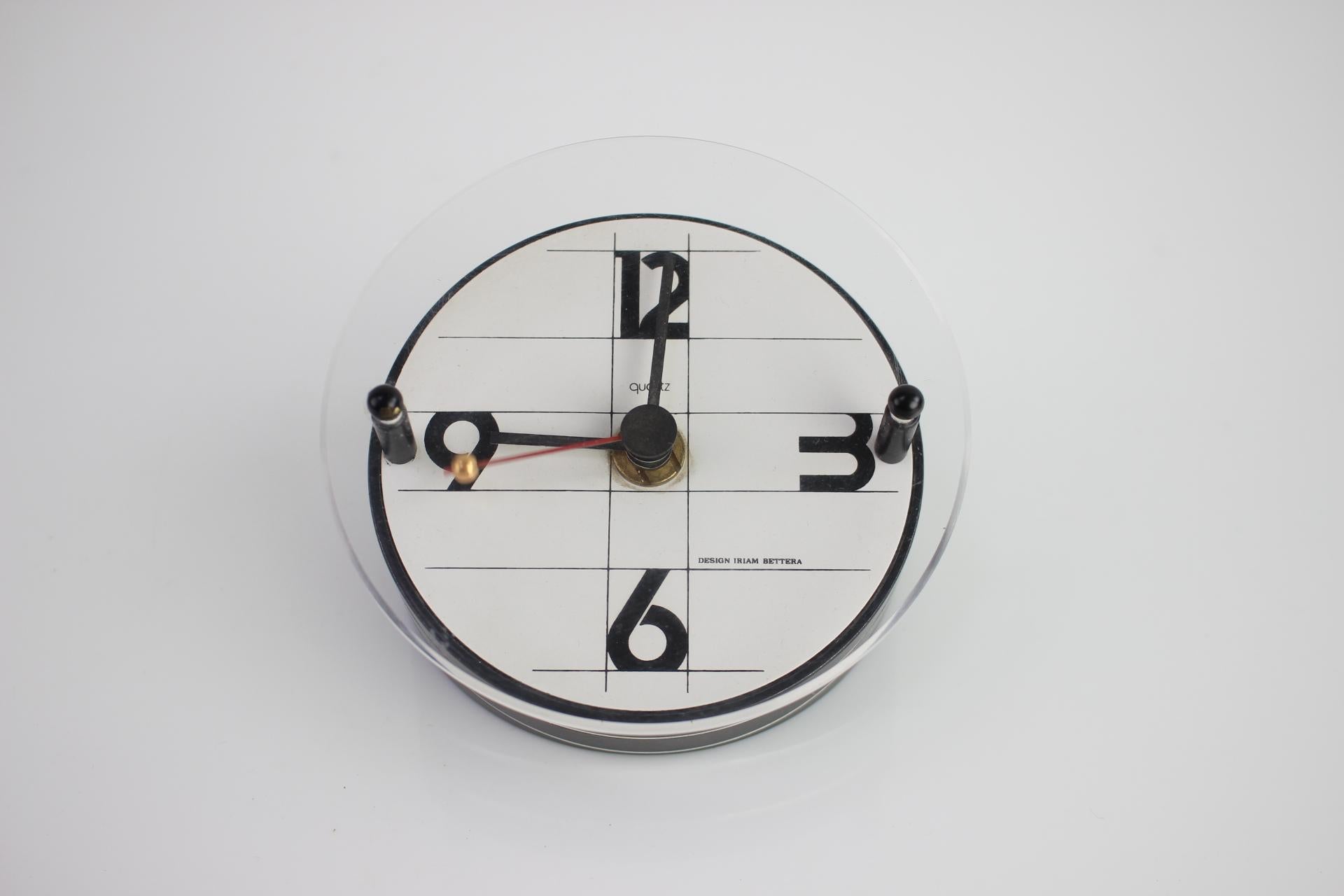 Good original condition.
Made by 1980s.
Fully functional

Stunning Postmodern clock by the Italian architect and designer Iriam Bettera.
Bettera created several wall and desk clocks Italy in the 1980s.

This model has a colorful and constructivist