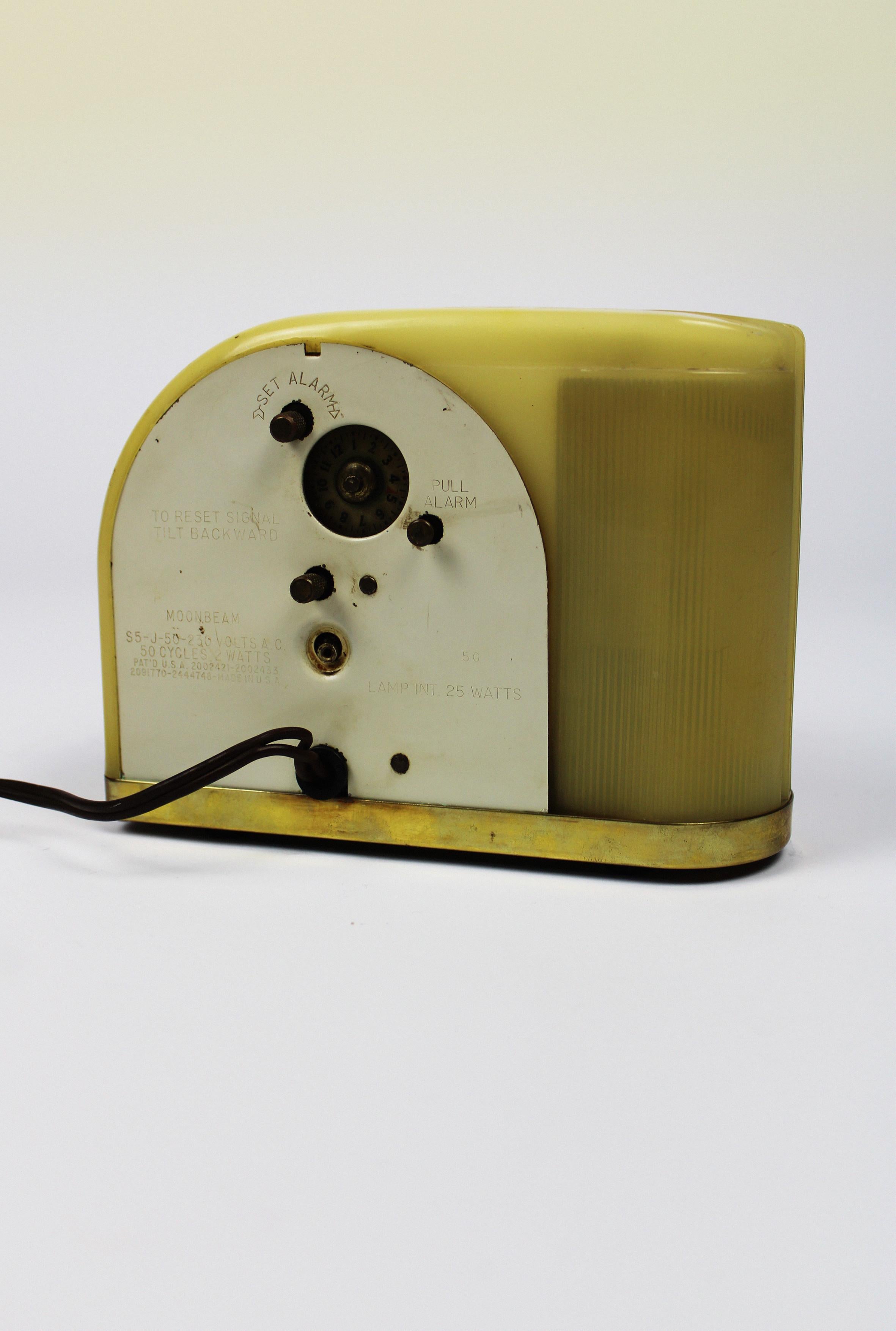 Alarm Clock MoonBeam Westclox Yellow Bakelite Vintage Art Deco 1950s For Sale 2
