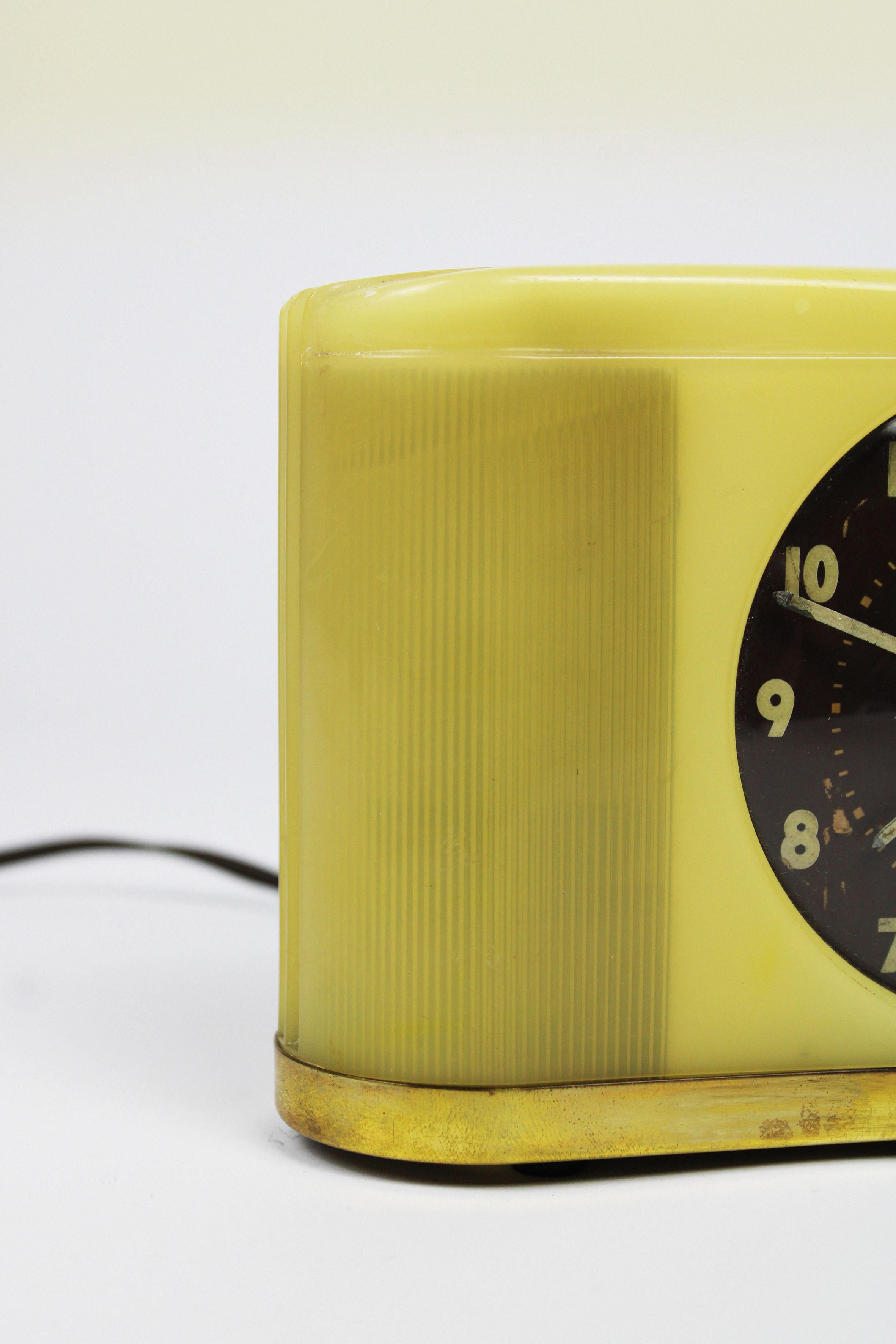 American Alarm Clock MoonBeam Westclox Yellow Bakelite Vintage Art Deco 1950s For Sale
