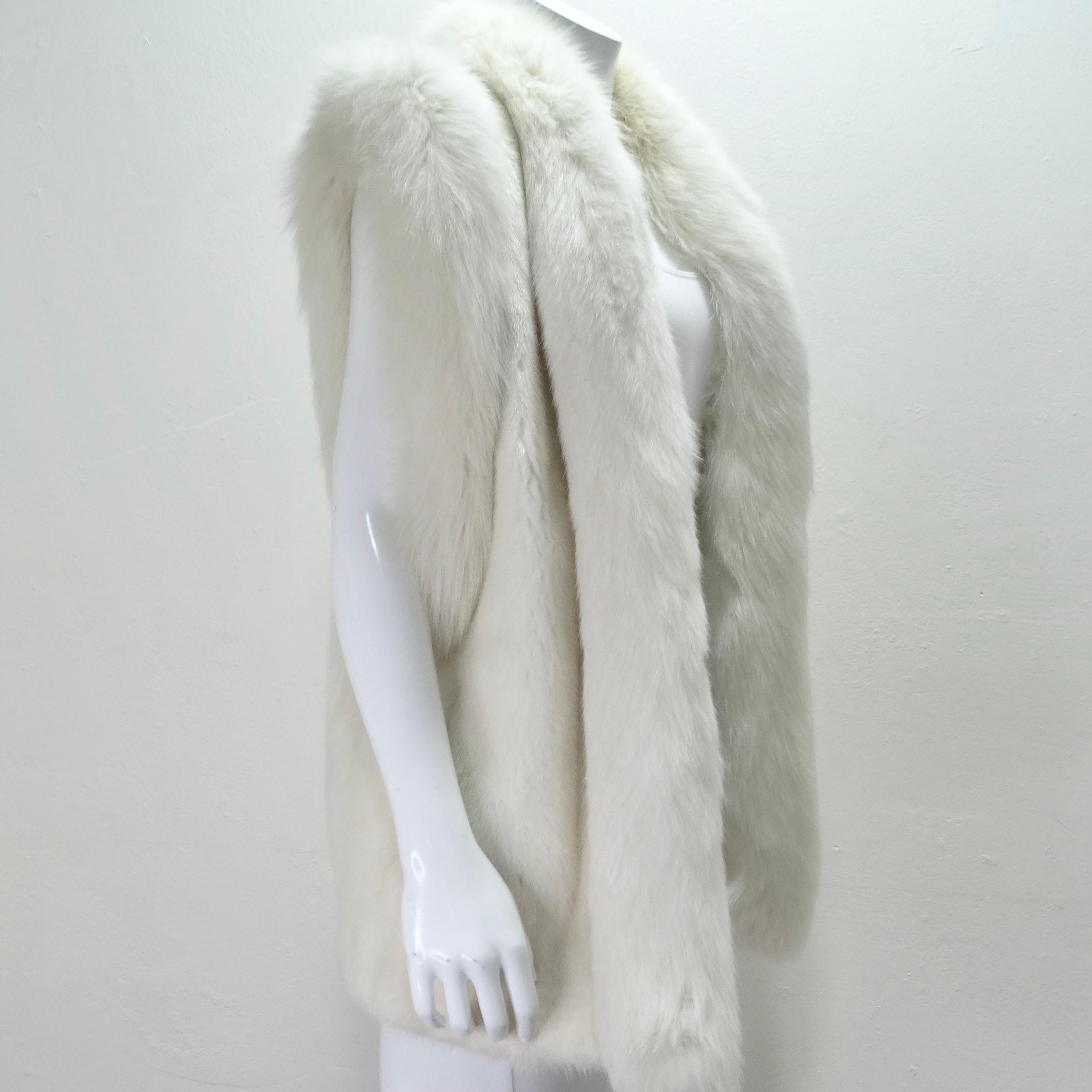 Alaska Fur Gallery White Fur Vest In Excellent Condition For Sale In Scottsdale, AZ