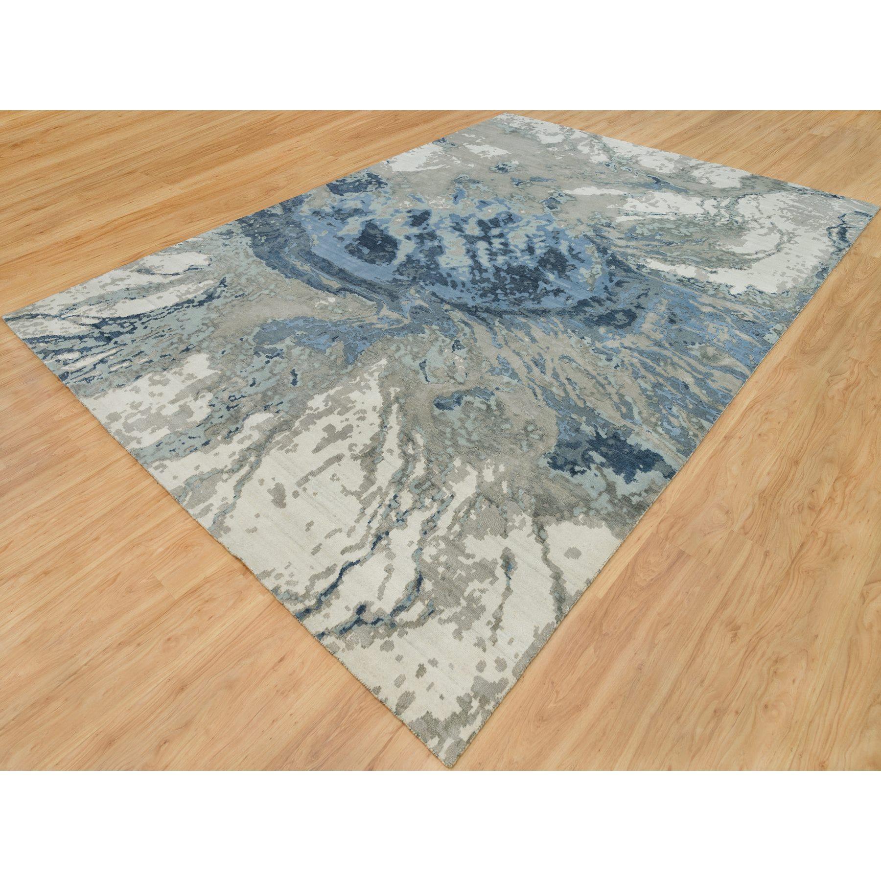 Handgeknüpfter orientalischer Teppich aus Wolle und Seide in Alaska-Blau mit abstraktem Galaxy-Design (Moderne) im Angebot
