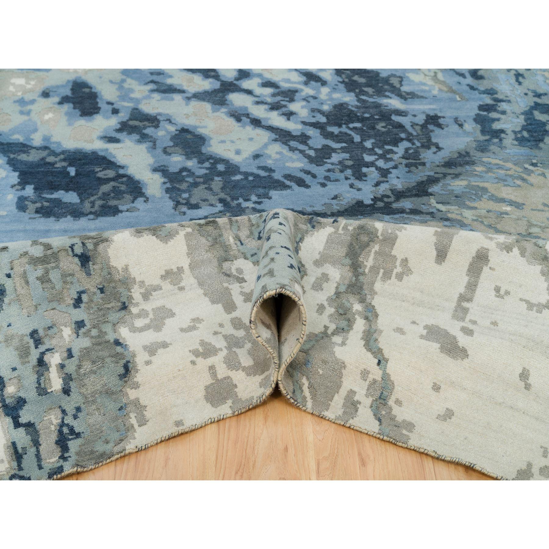 Handgeknüpfter orientalischer Teppich aus Wolle und Seide in Alaska-Blau mit abstraktem Galaxy-Design im Zustand „Neu“ im Angebot in Carlstadt, NJ