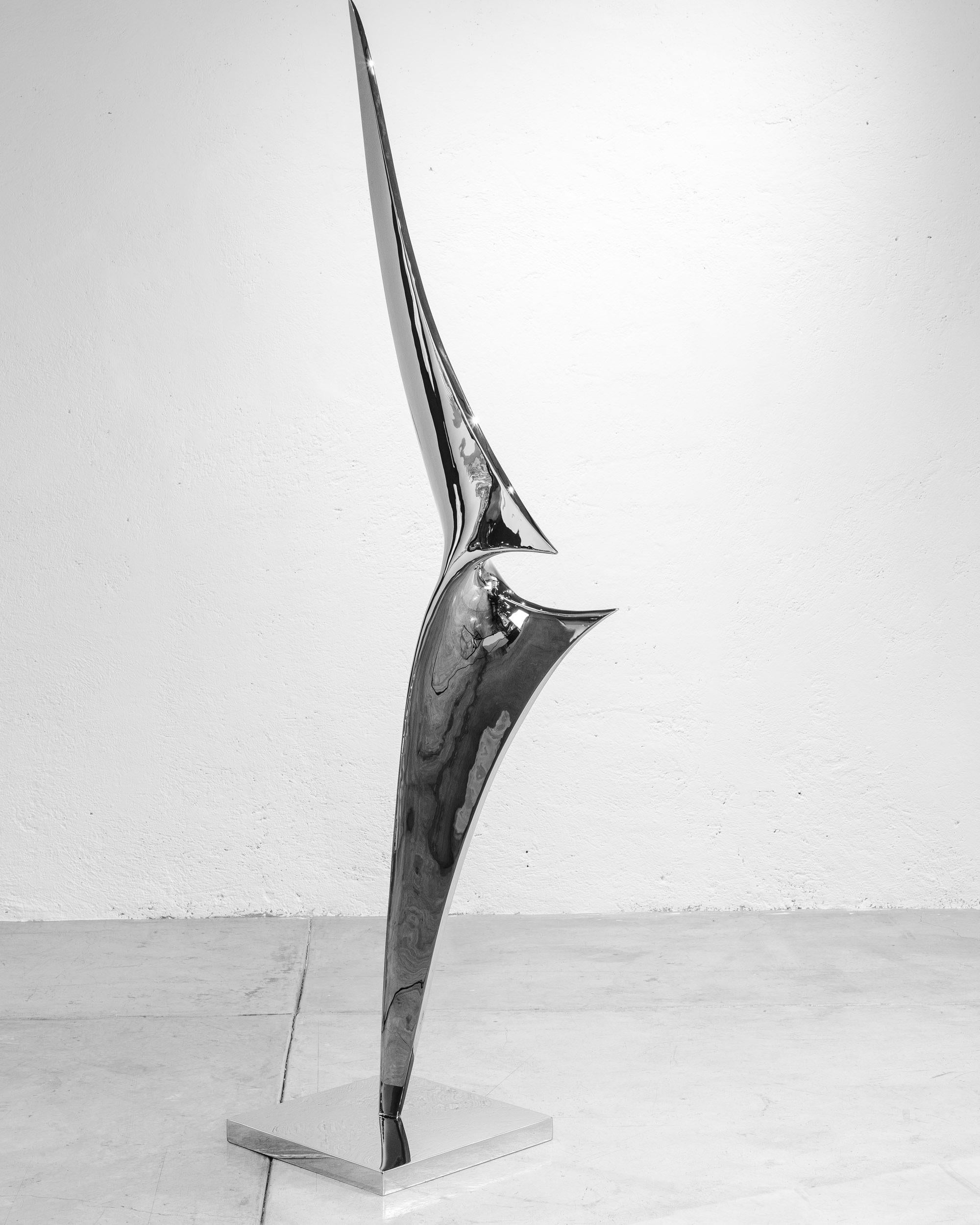 Scultura astratta minimalista in acciaio inossidabile Alata Celesti in vendita 1
