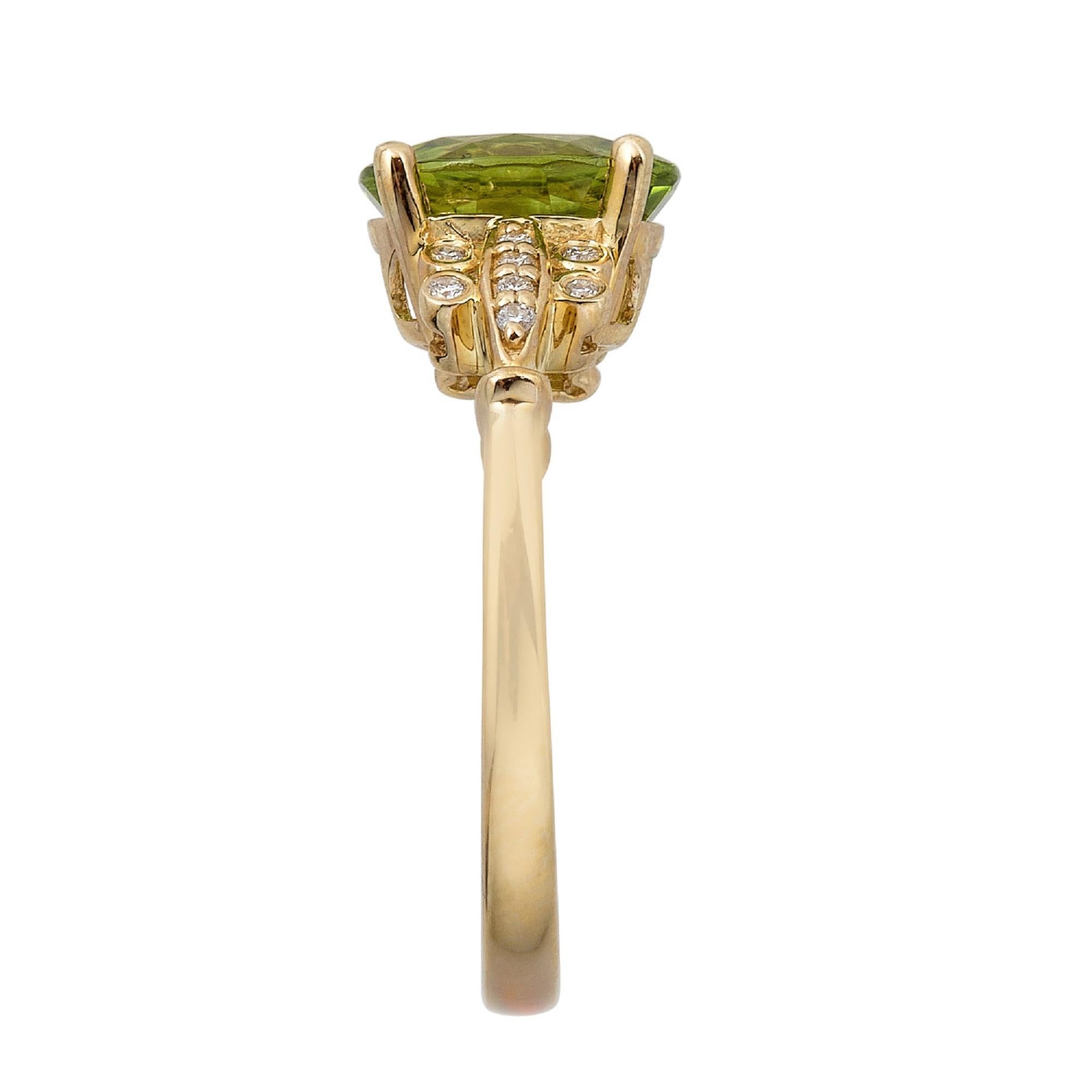 Anillo Alayah de oro amarillo de 10 quilates con peridoto talla oval Art Decó en venta