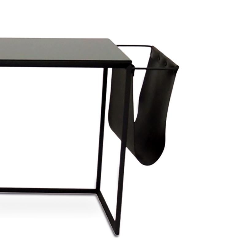 Brésilien Table consoleAlba en acier au carbone doré et poche en cuir en vente