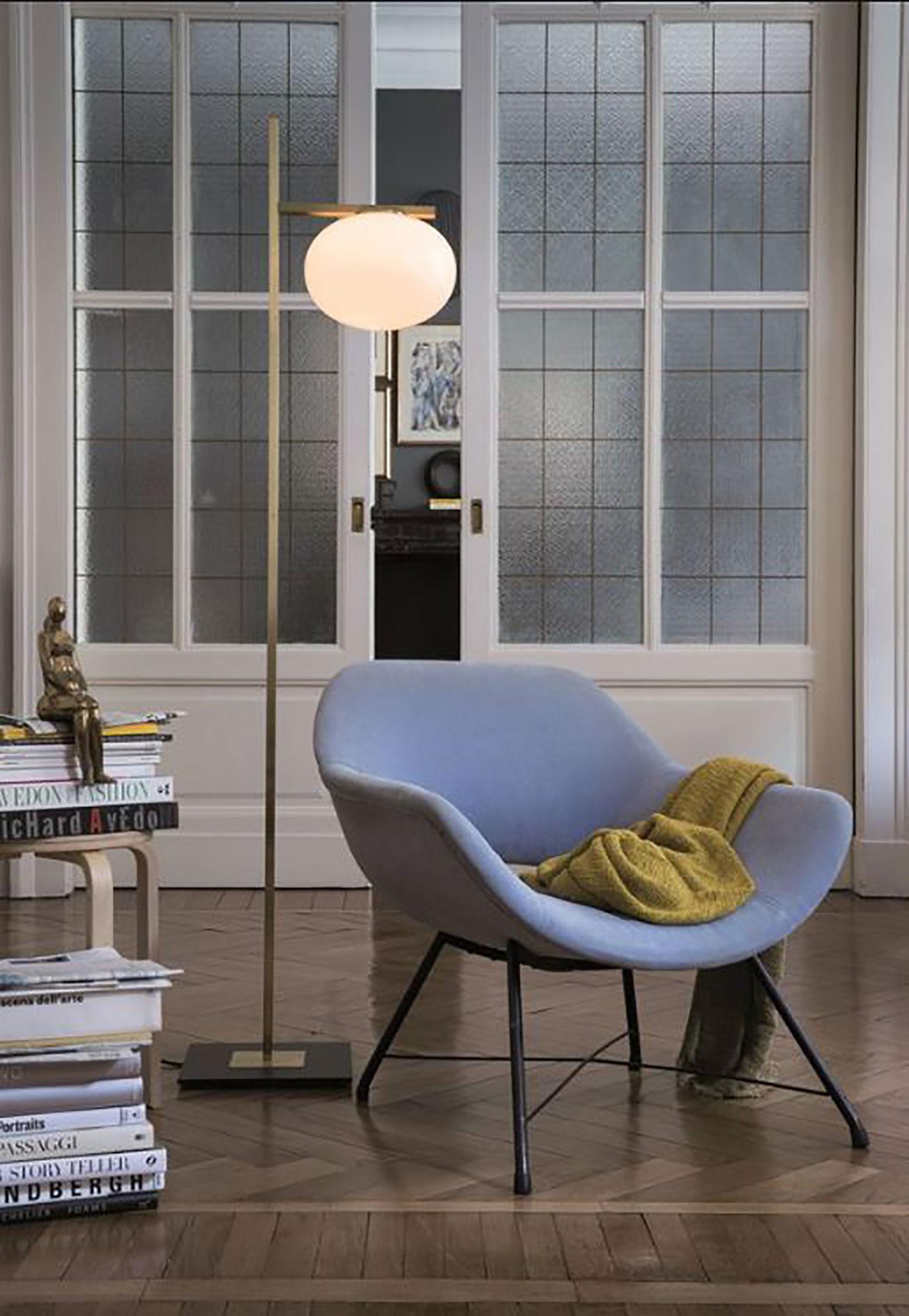 Alba floor lamp designed by Mariana Pellegrino Soto for Oluce. The shape of the lamp is reminiscent of a drop of water and the world of nature. This lamp is available in two-floor versions, one arm or two arms. In both floor versions, there is a