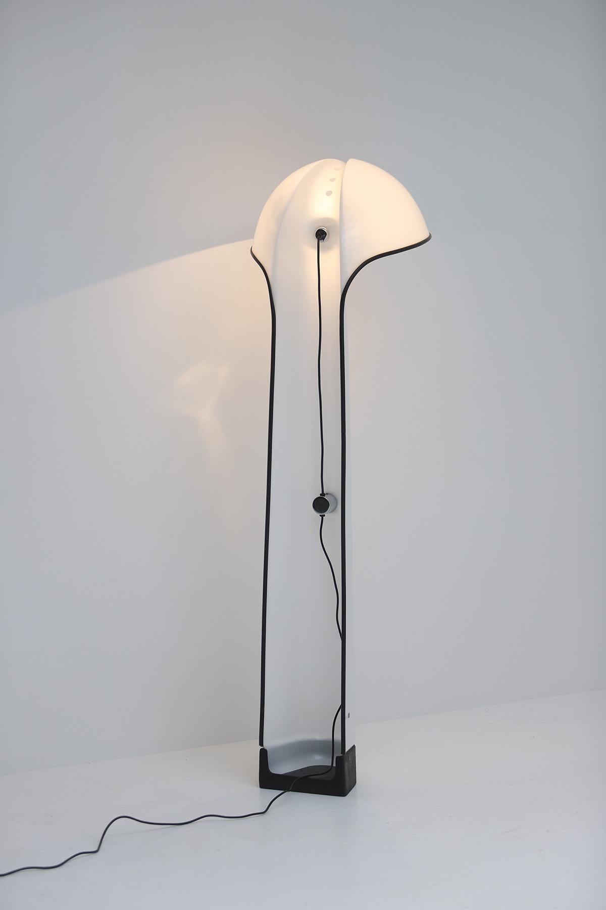 Alba Floor Lamp by Sergio Brazzoli and Ermanno Lampa for Harvey Guzzini, 1973 In Good Condition In Antwerpen, Antwerp