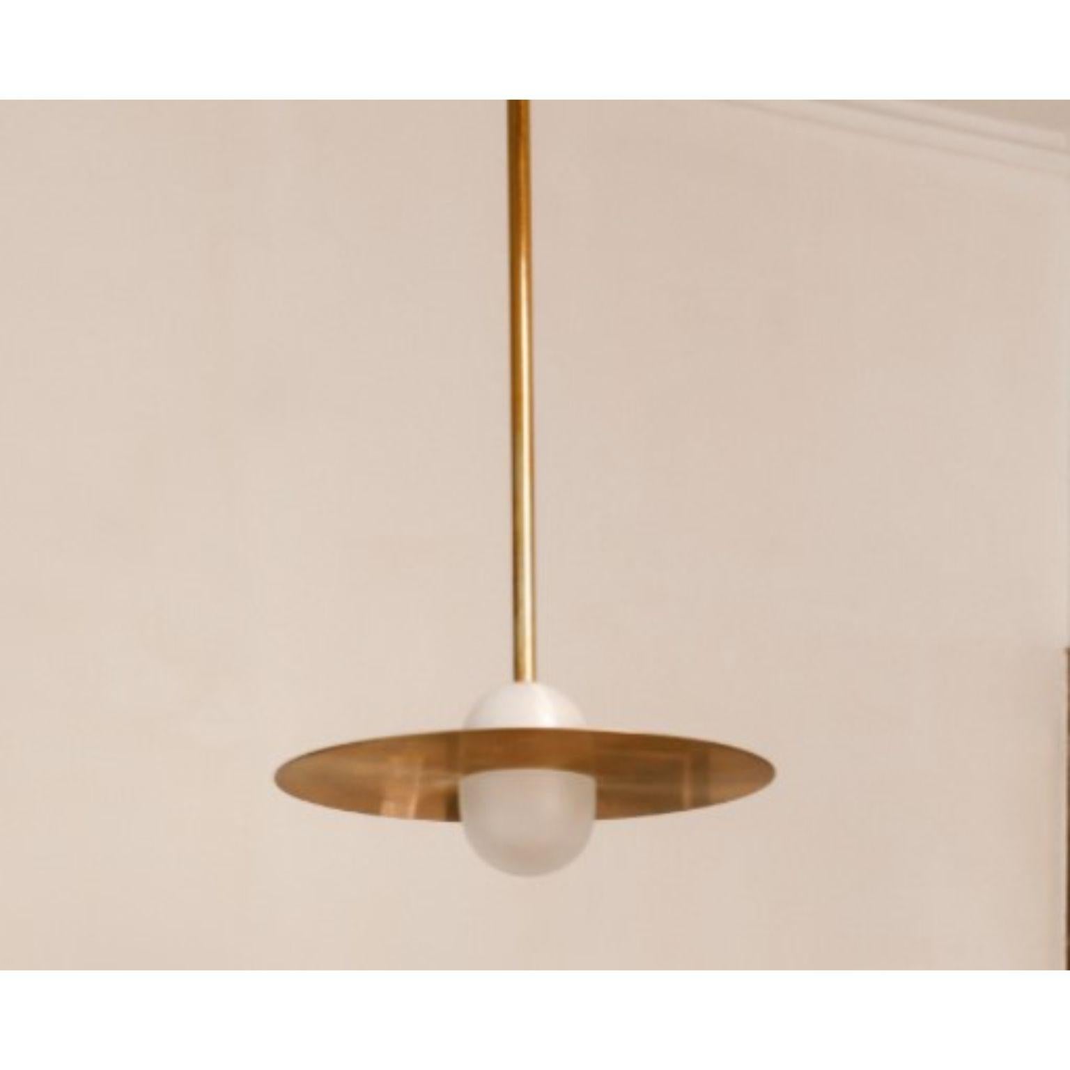 Alba pendant XL cable by Contain
Dimensions: D 22 x W 22 x H 100 cm (custom leght)
Materials: Brass, 3D printed PLA structure and optical lens.
Also available in different finishes.

All our lamps can be wired according to each country. If sold