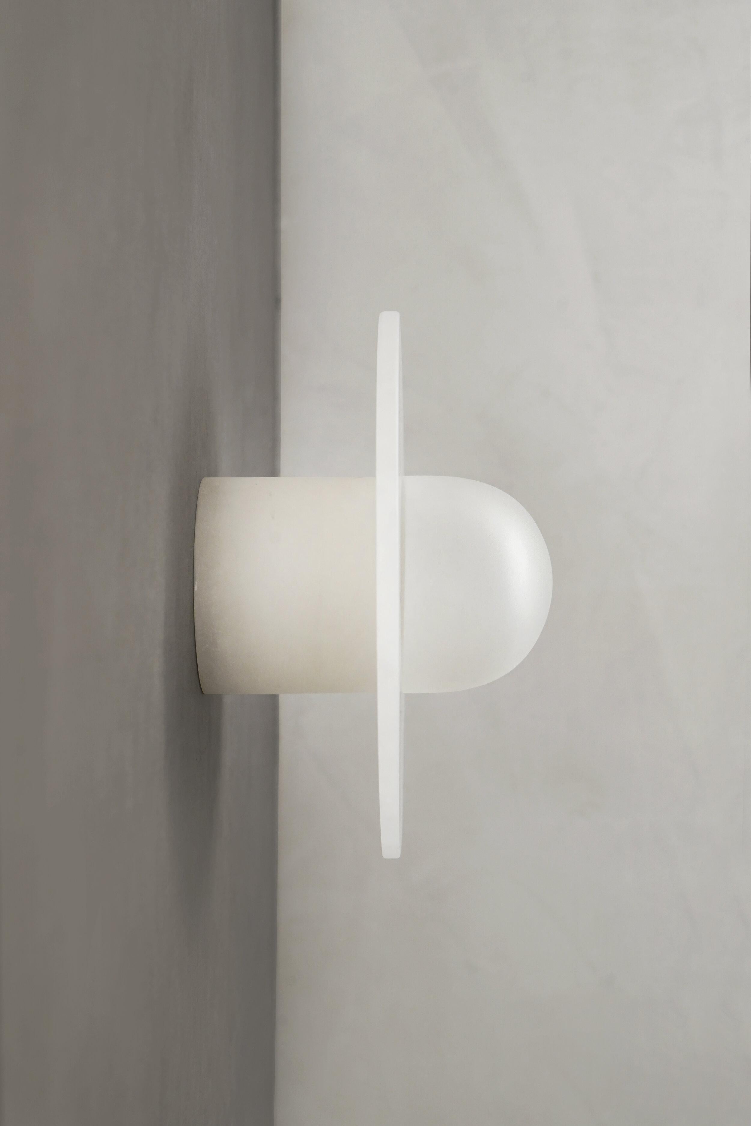 XXIe siècle et contemporain Lampe murale simple Alba en albâtre par Contain en vente