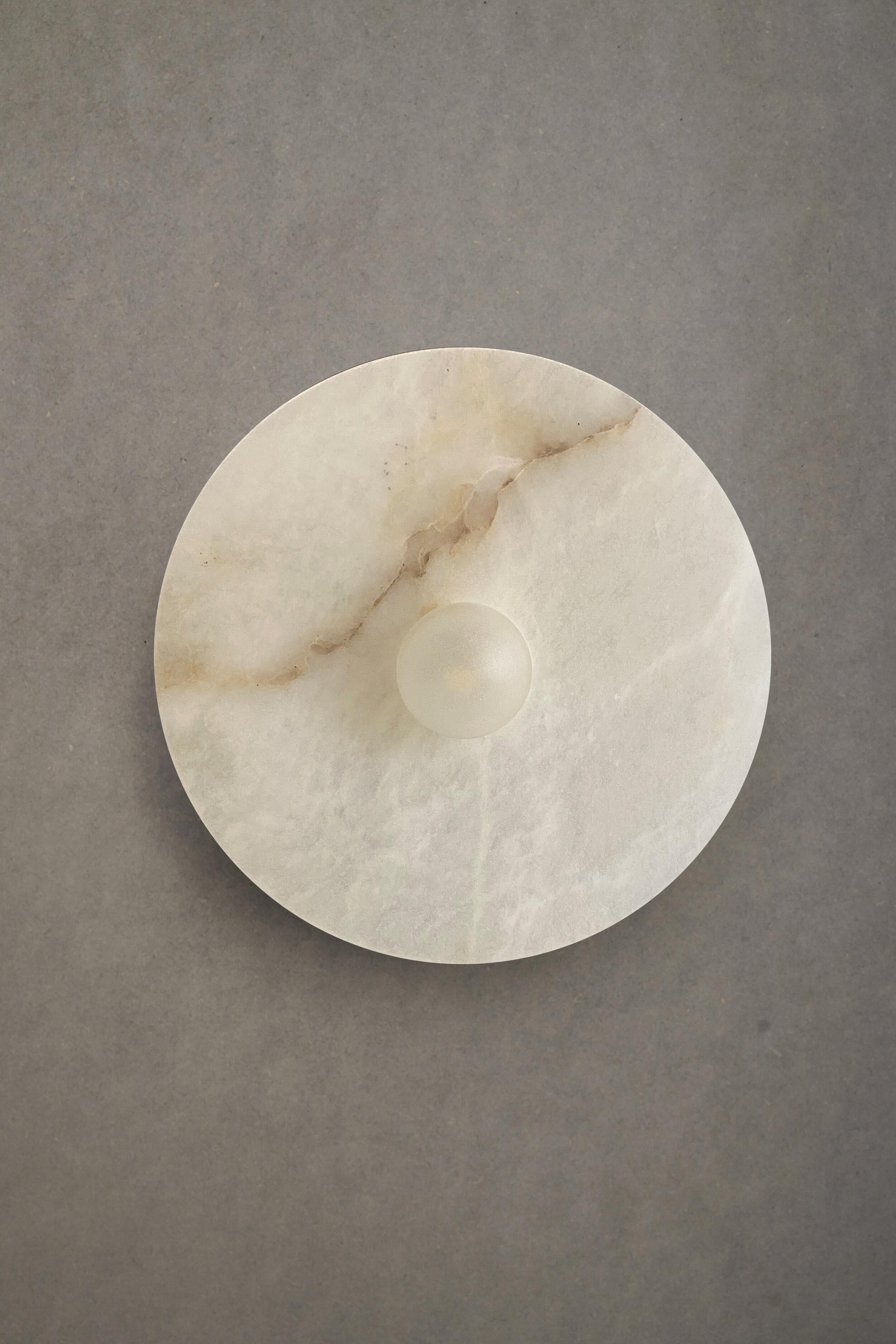 Alba simple wall XXL Aalabaster light by Contain
Dimensions: D28 x H9.5 cm
Materials: Alabaster structure and optical lens

All our lamps can be wired according to each country. If sold to the USA it will be wired for the USA for