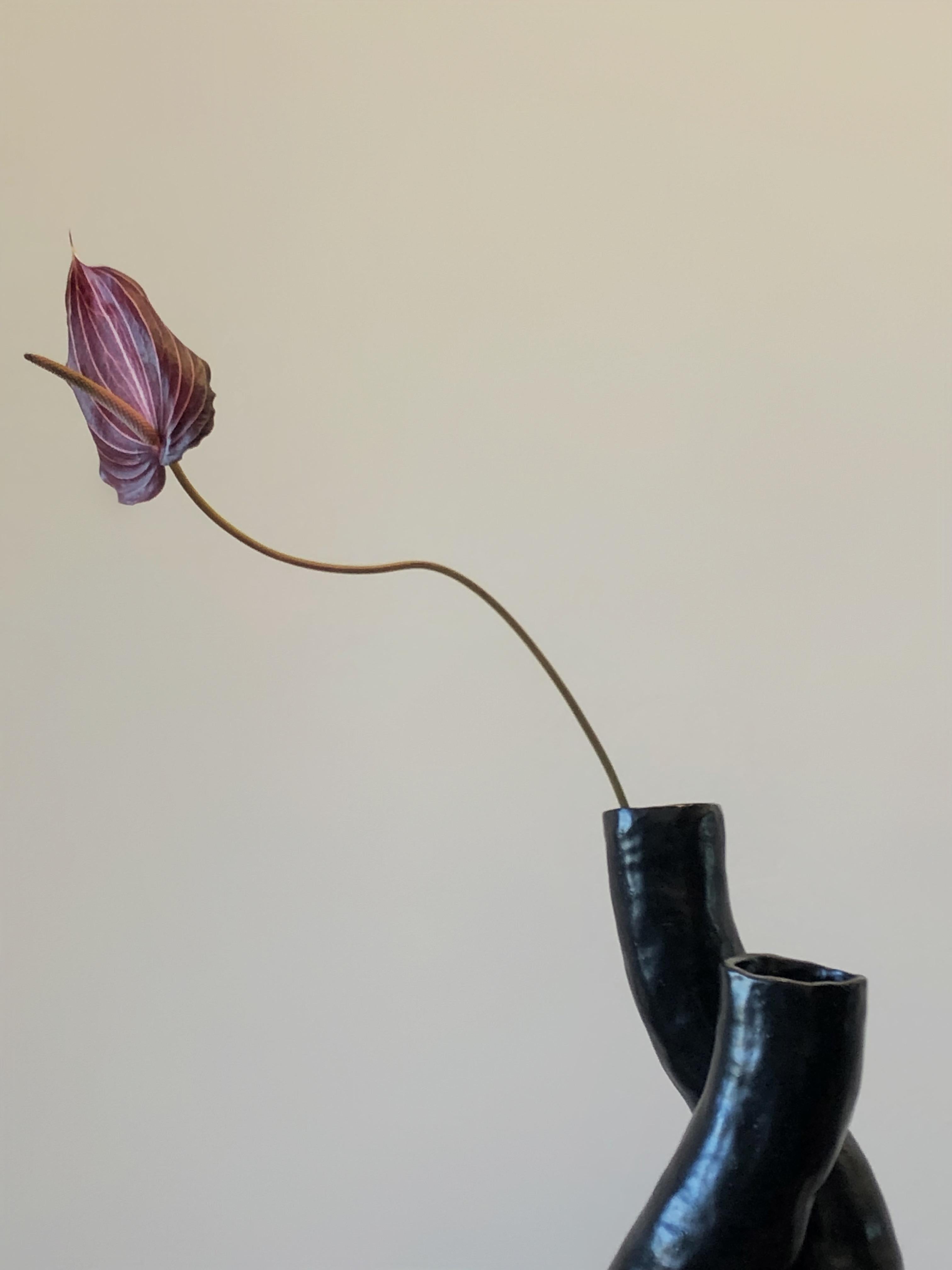  sculpted ceramic vase ALBA N.3 - black version  In New Condition For Sale In Florianópolis, BR