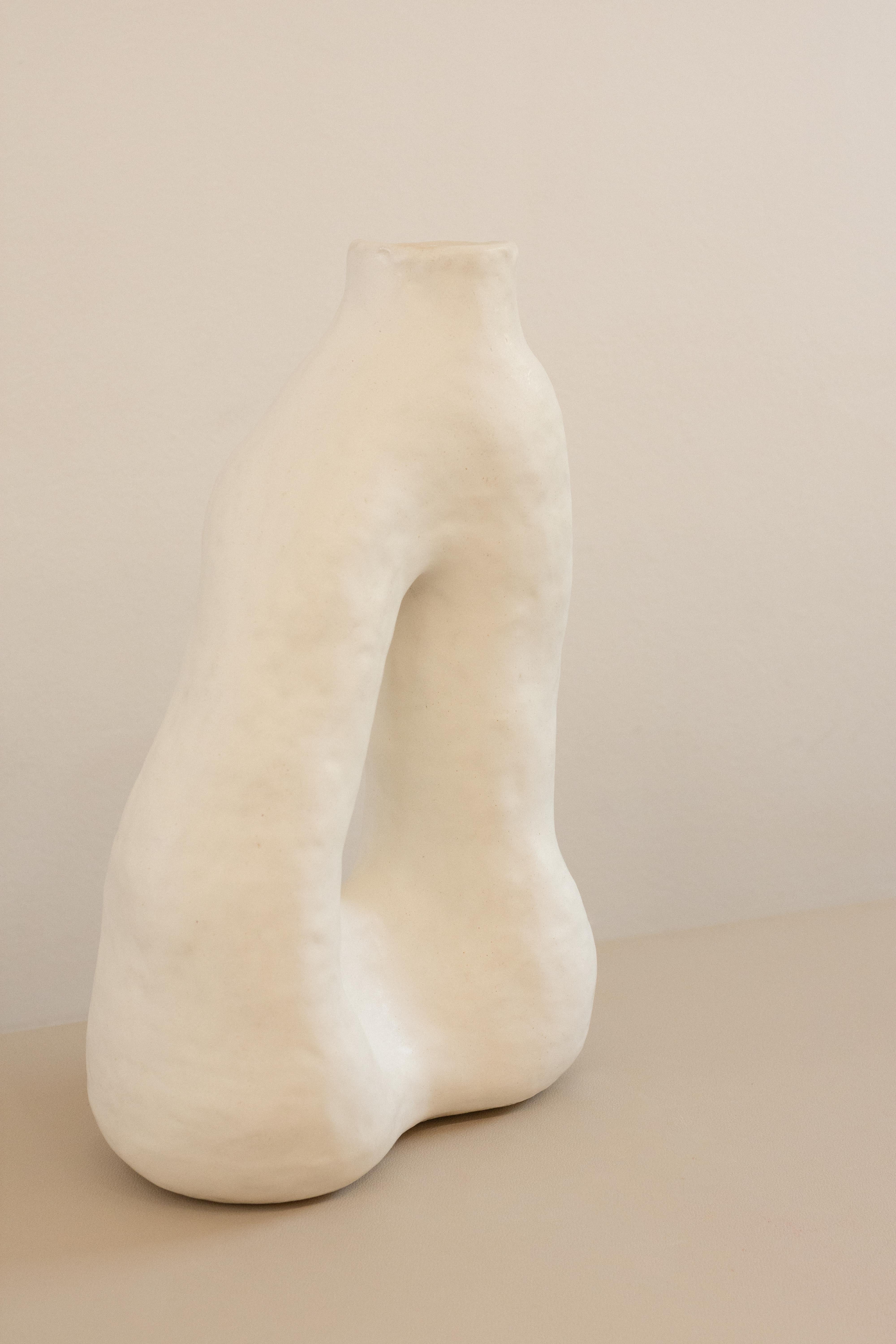 sculpted ceramic vase ALBA N.5 -  pearl version  For Sale 2