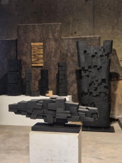 Costruzione orizzontale III - Scultura astratta geometrica, legno di quercia carbonizzato