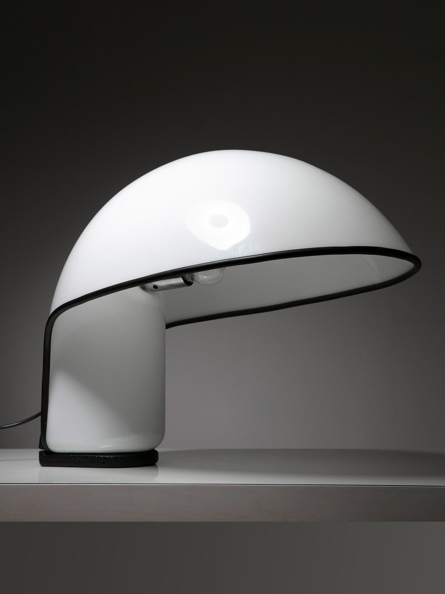 lampada da tavolo guzzini anni '70